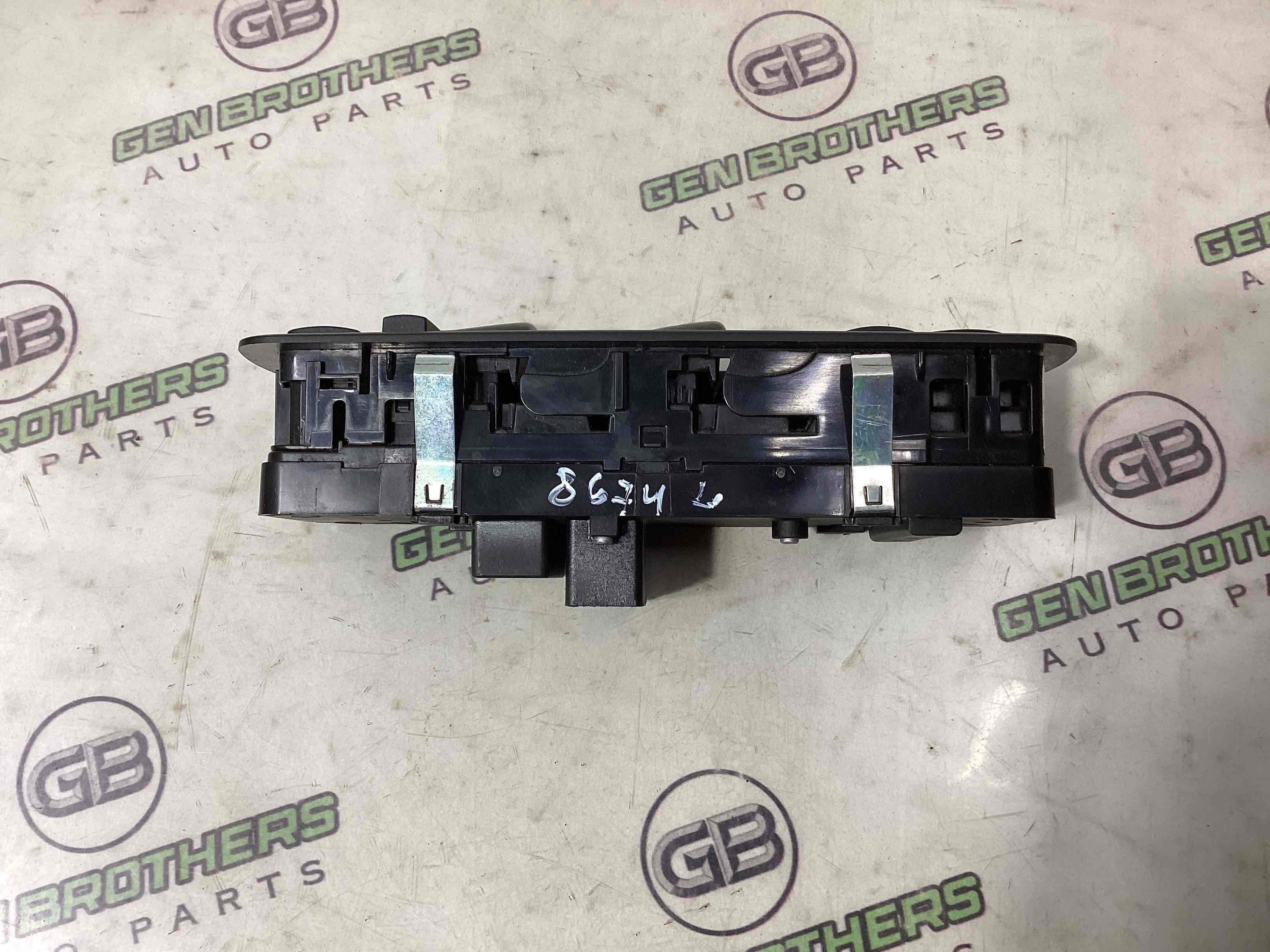 Кнопки керування склопідйомниками