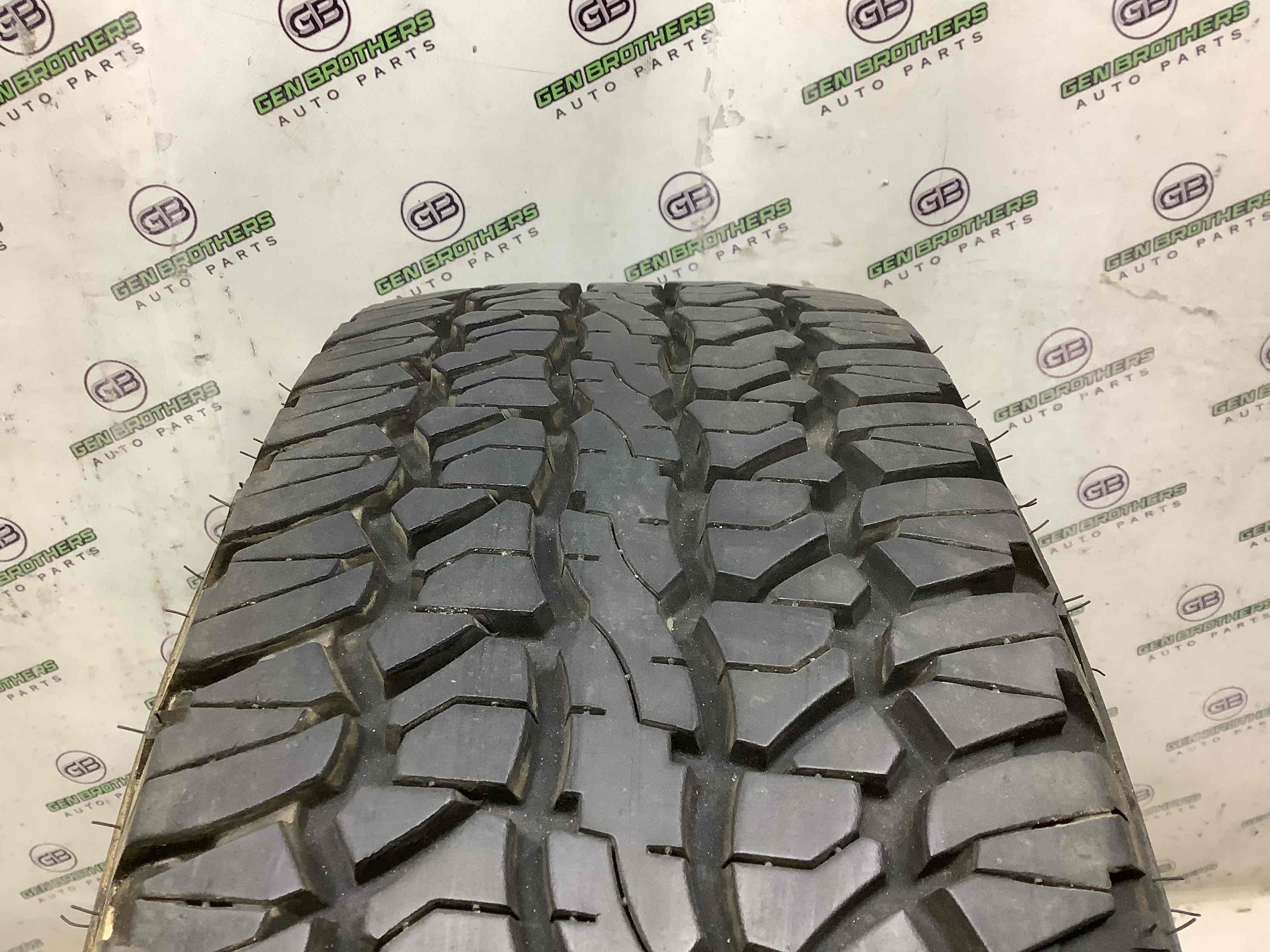 Колесо запасне, тримач, кронштейн, обшивка