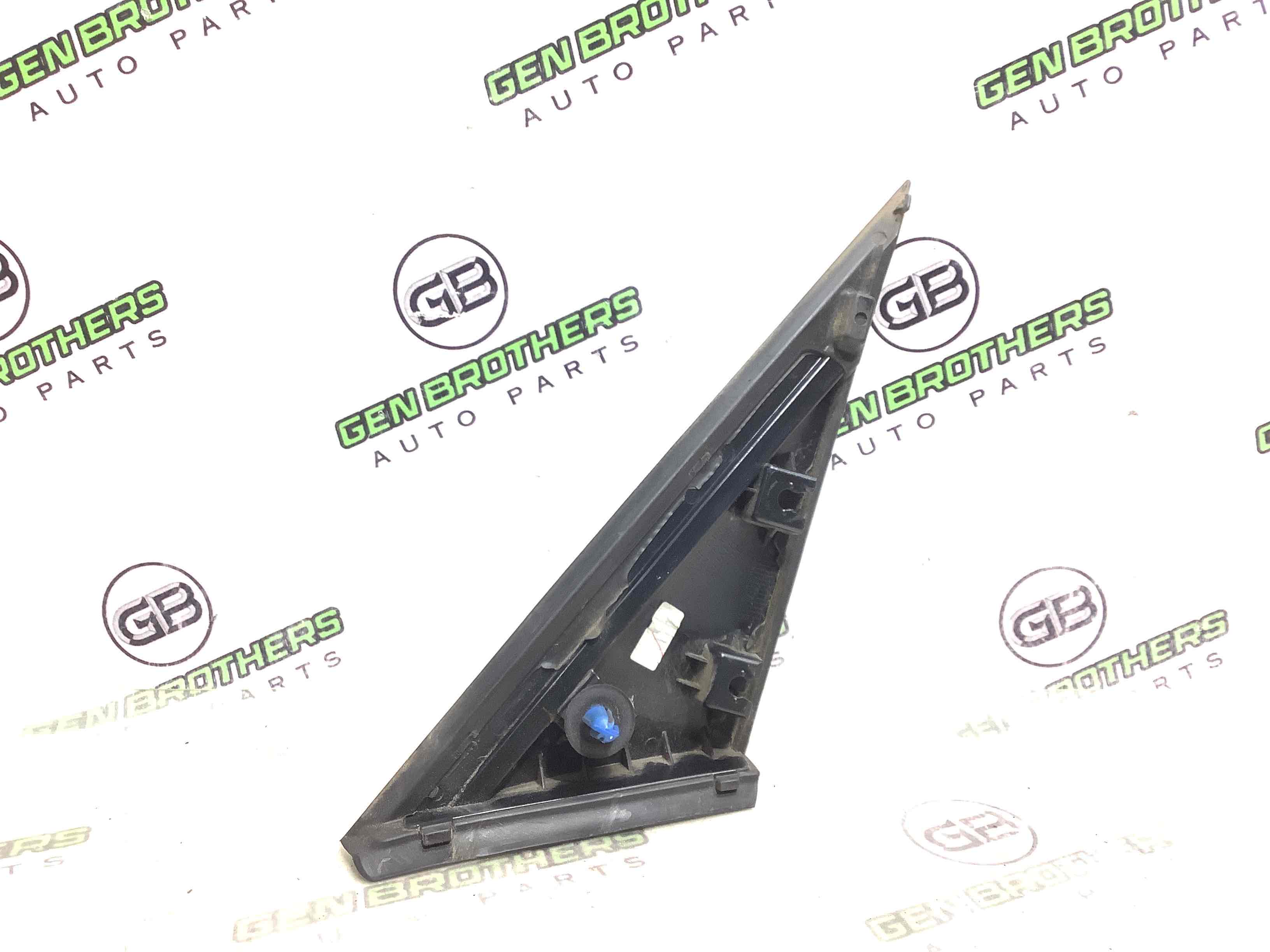 Корпус, накладка, кріплення лівого дзеркала