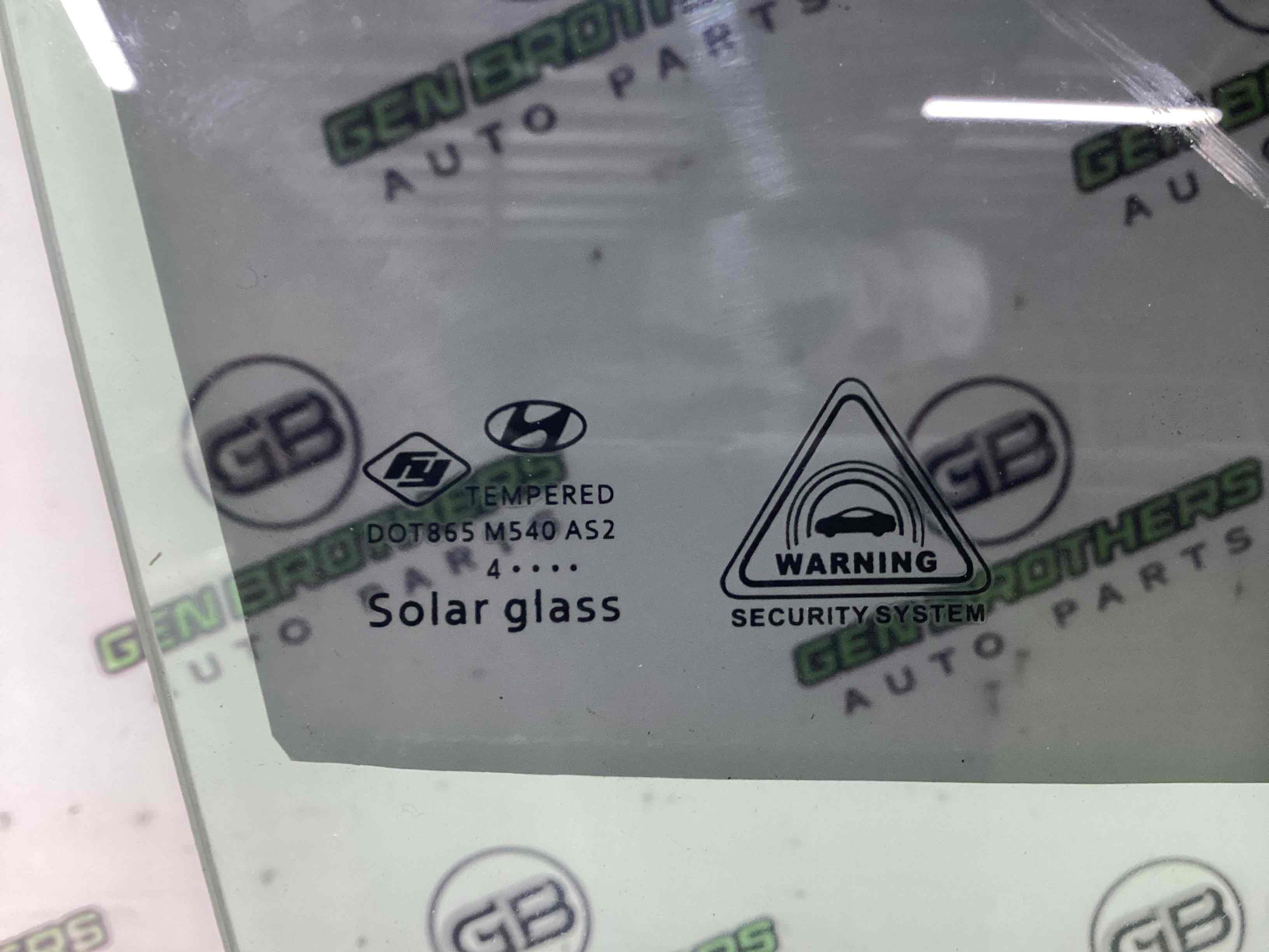 Скло переднє праве