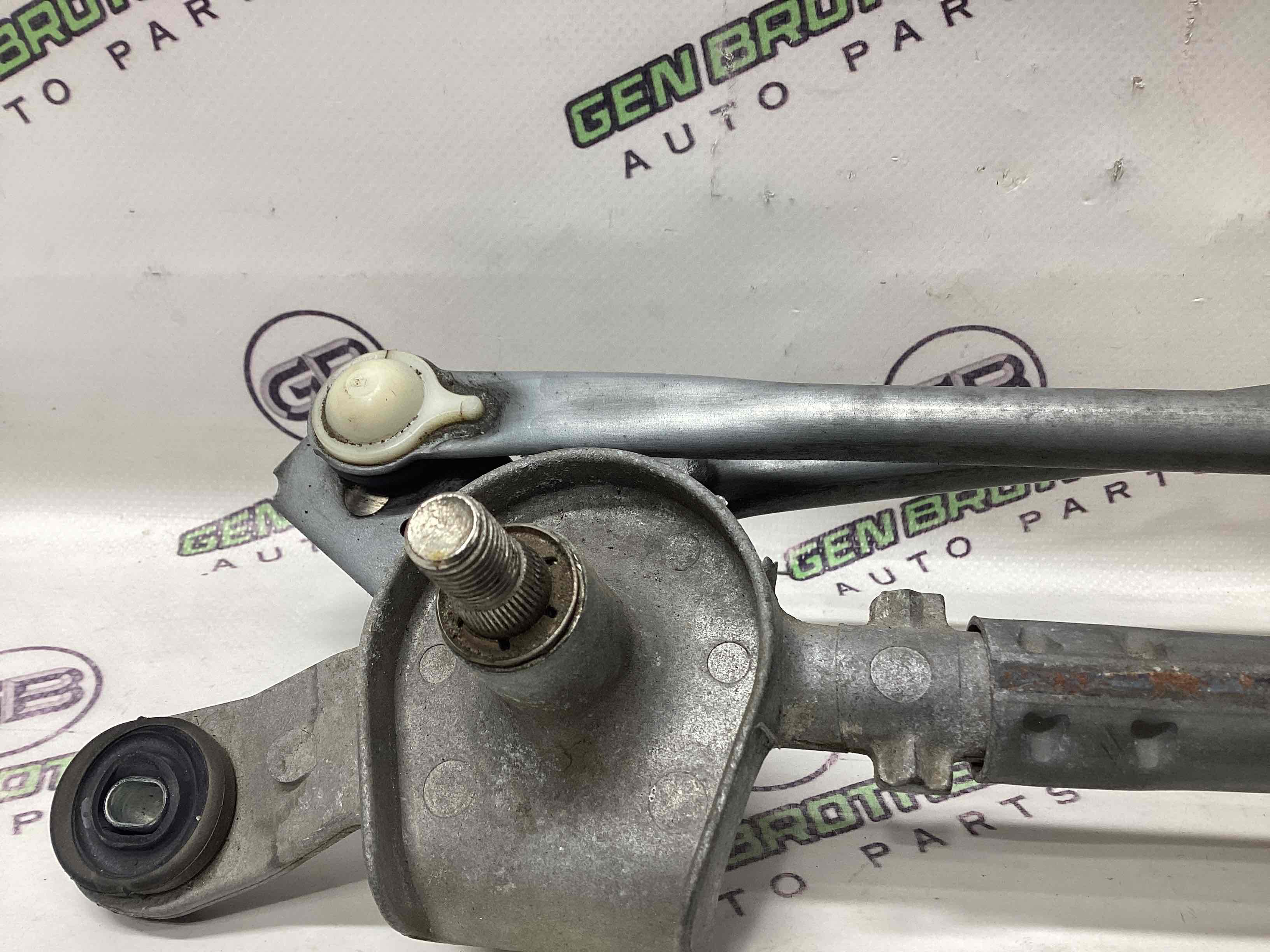 Механізм склоочисника, трапеція двірників