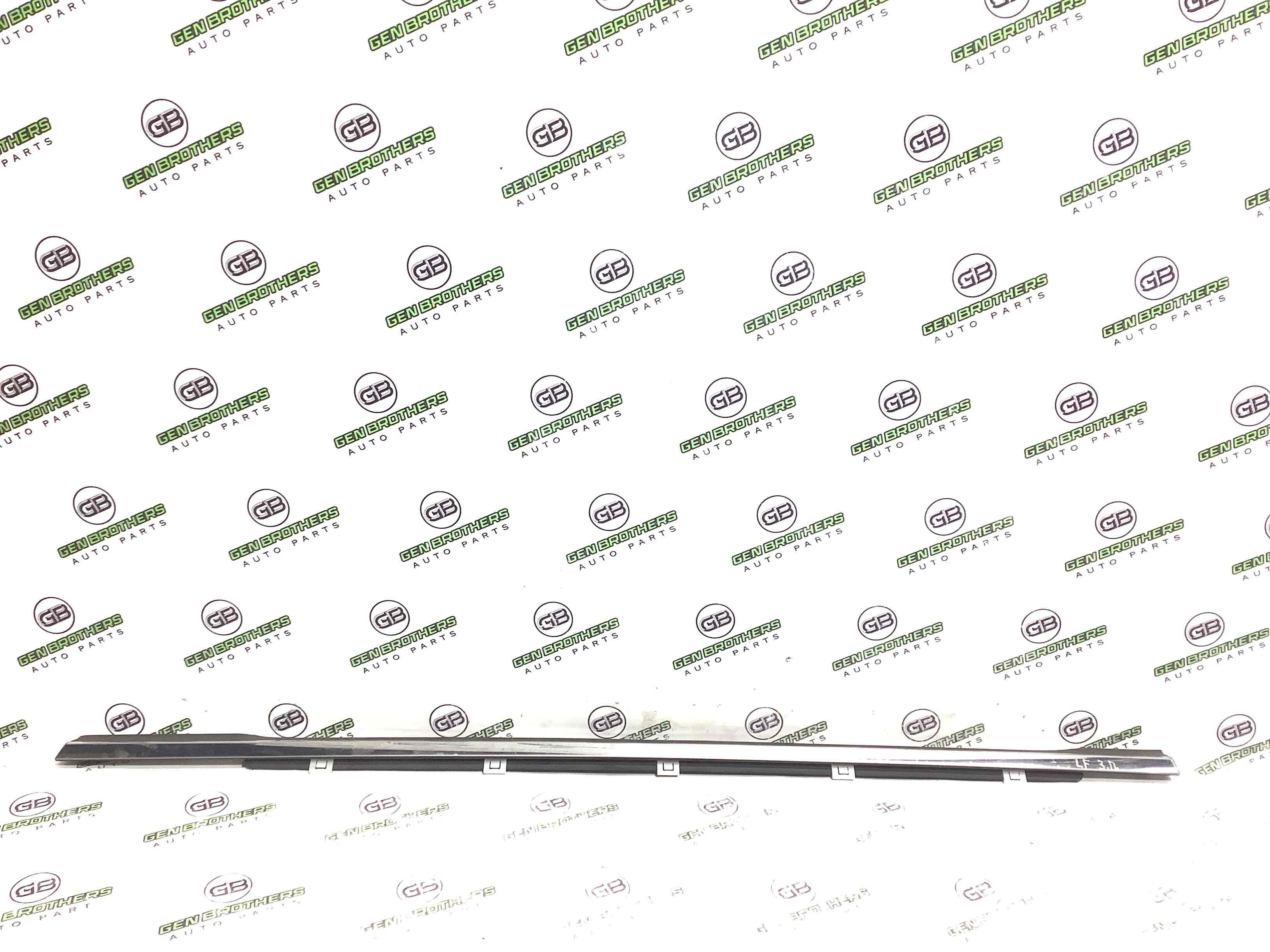 Молдинг двері задньої правої