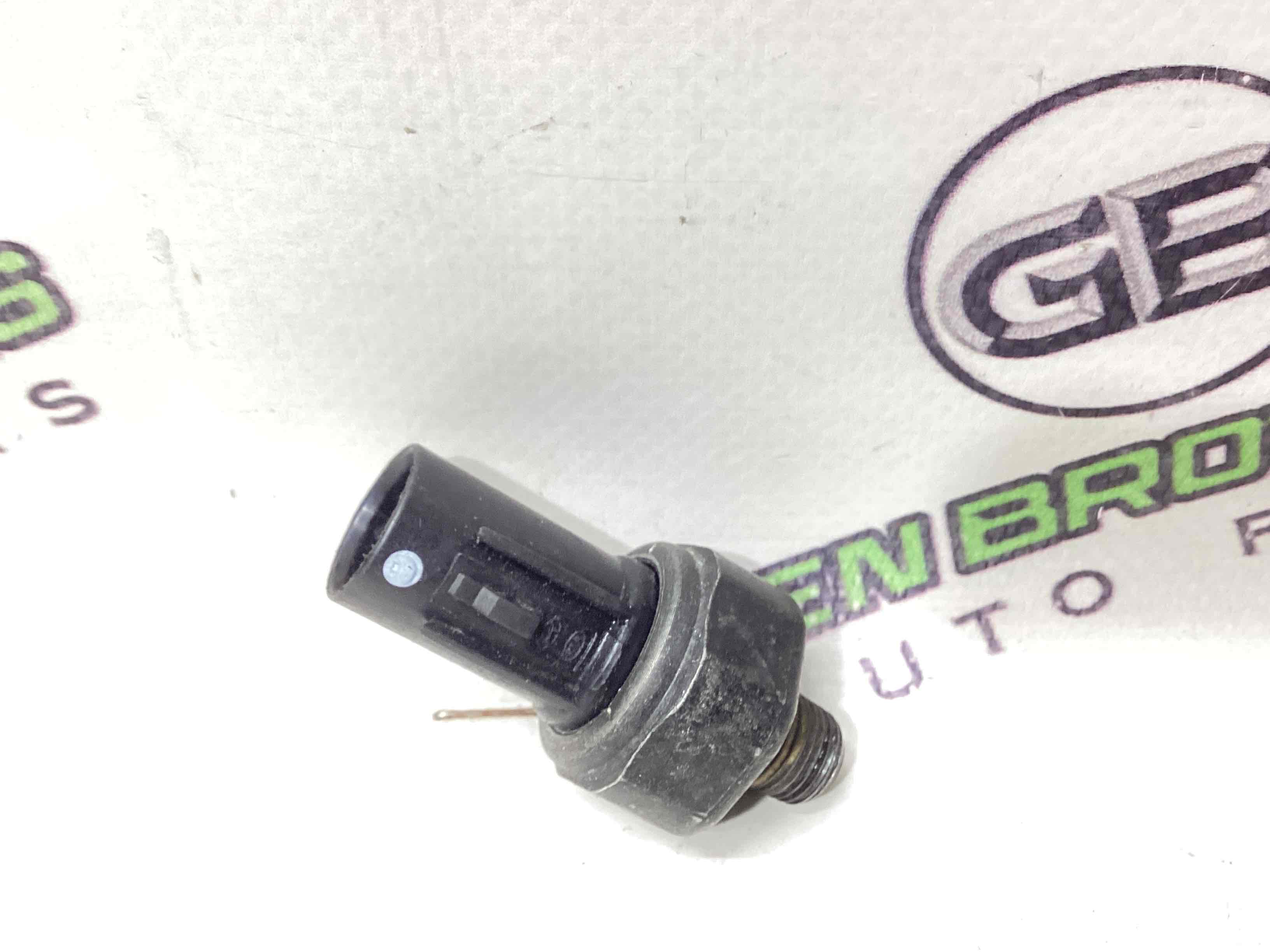 Датчик тиску олії