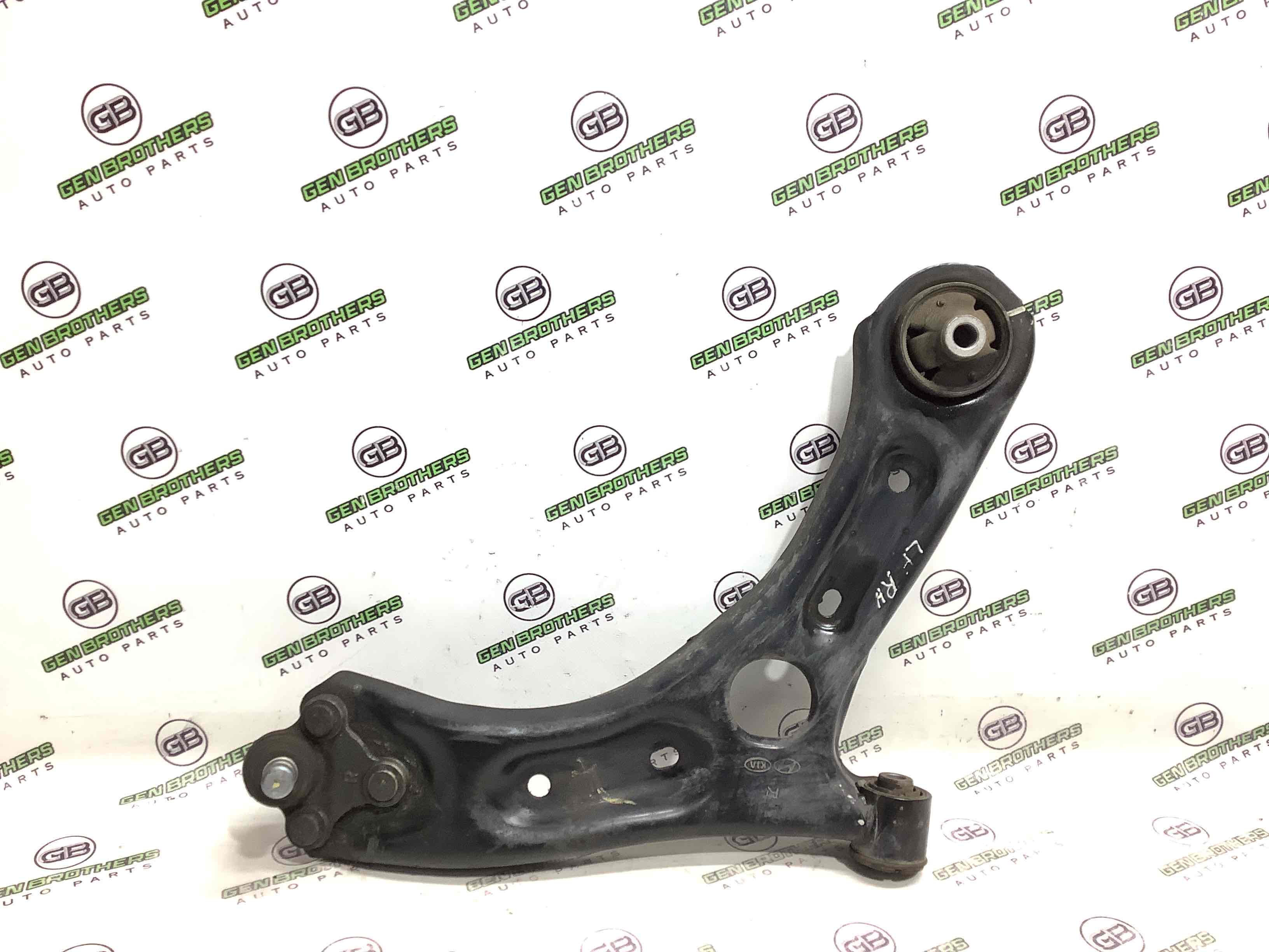 Важіль передній правий