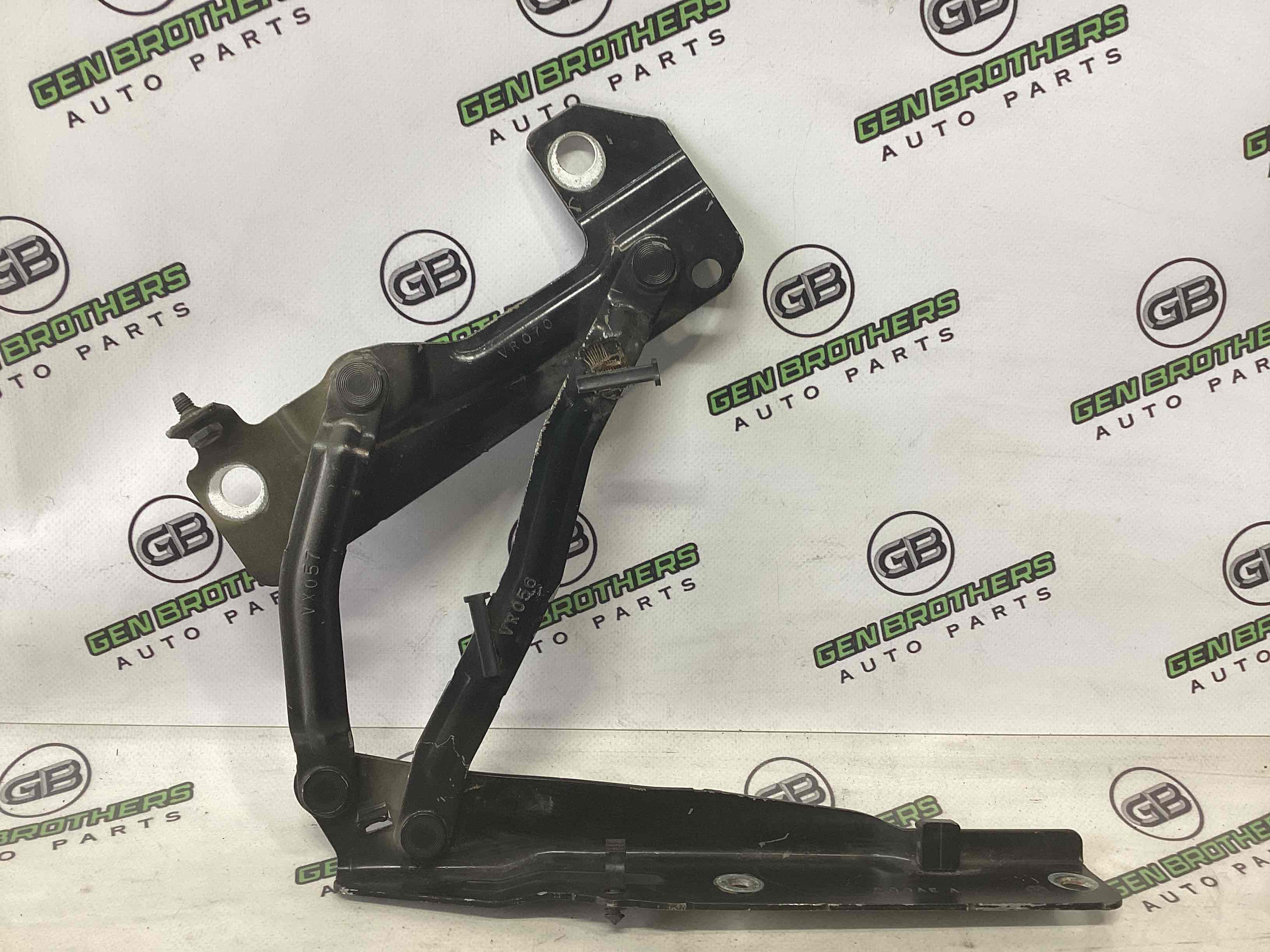 Петля капота, кронштейн капота