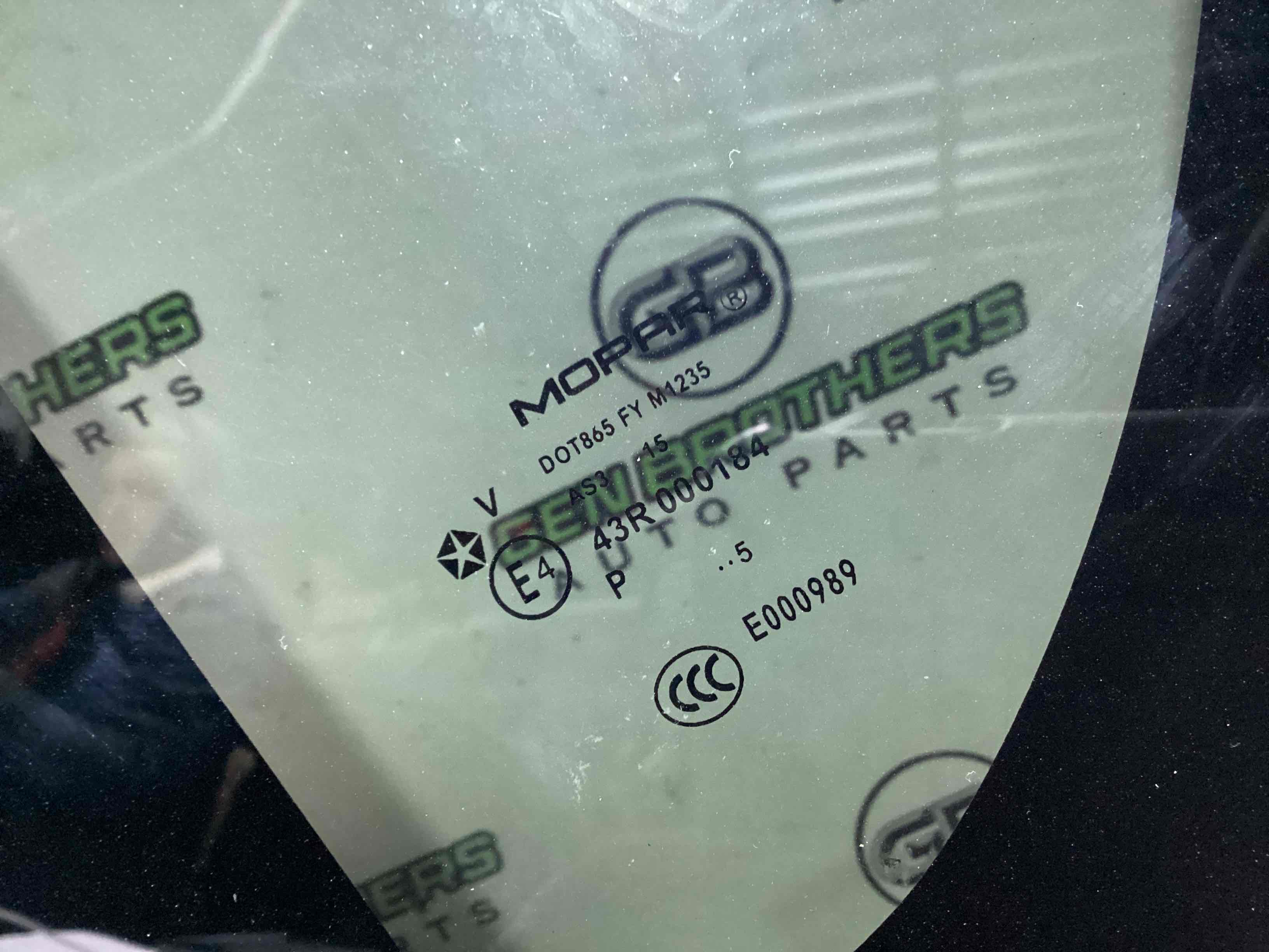 Скло кузовне бічне ліве