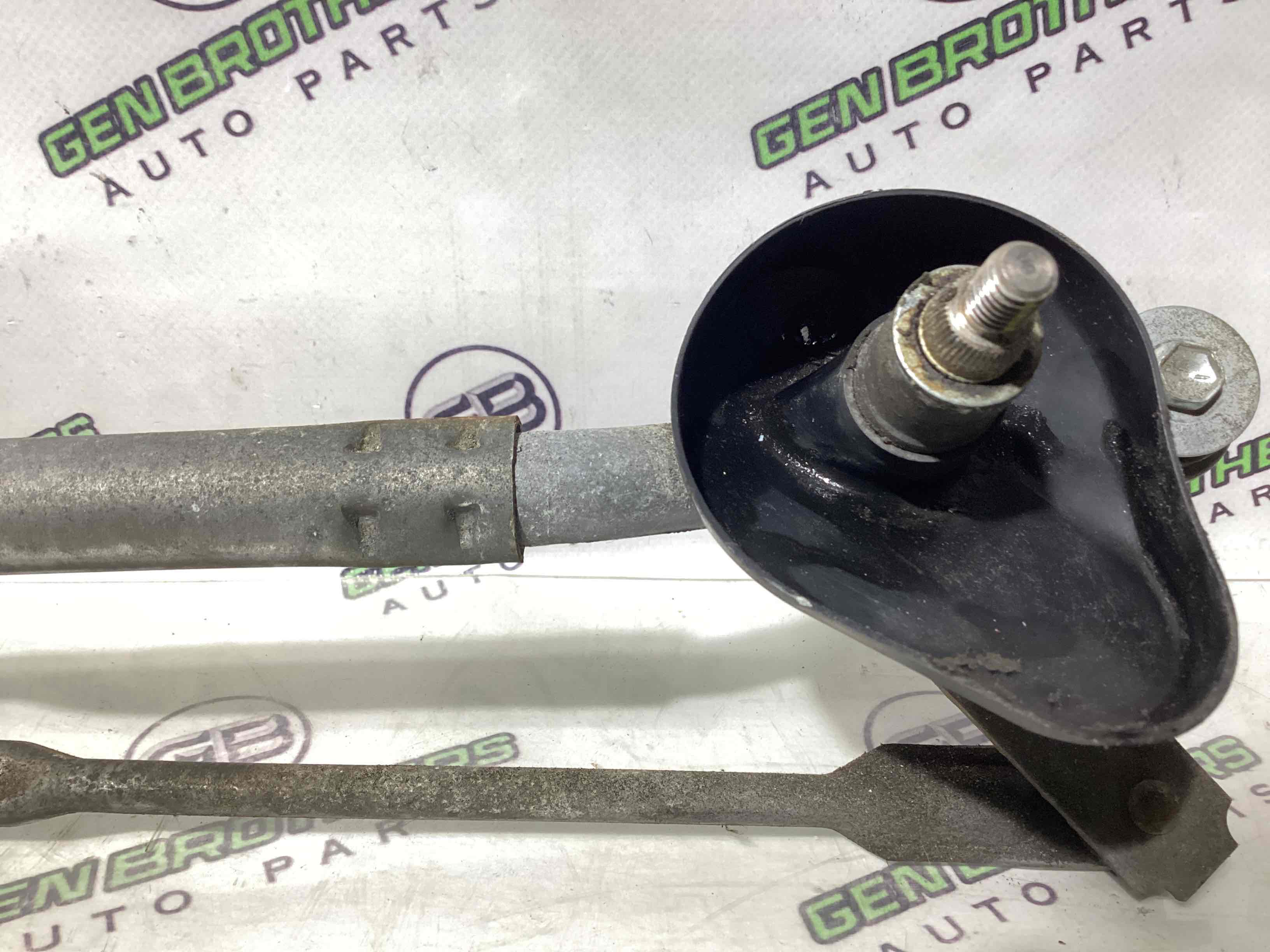 Механізм склоочисника, трапеція двірників