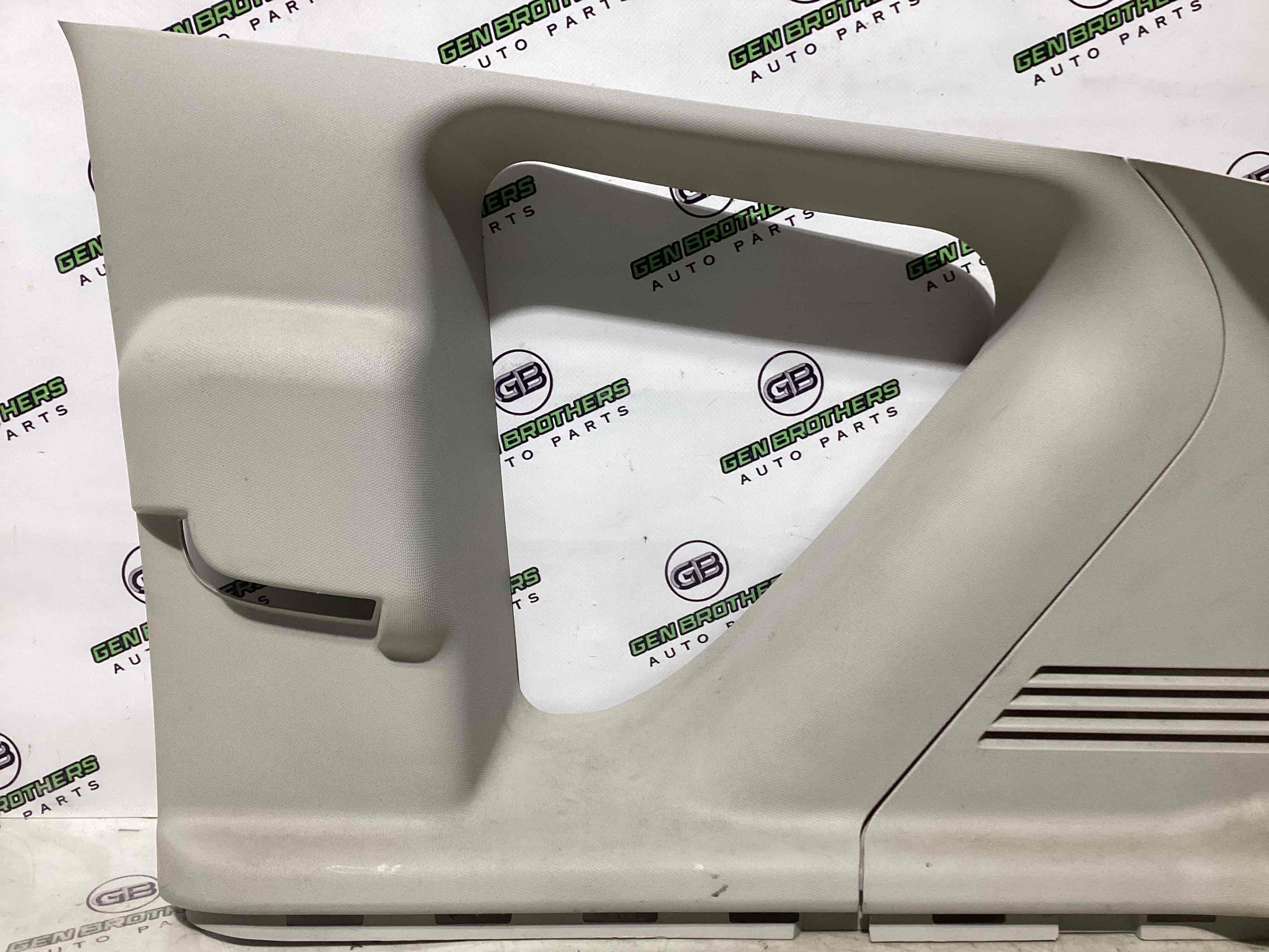 Обшивка задньої стійки права