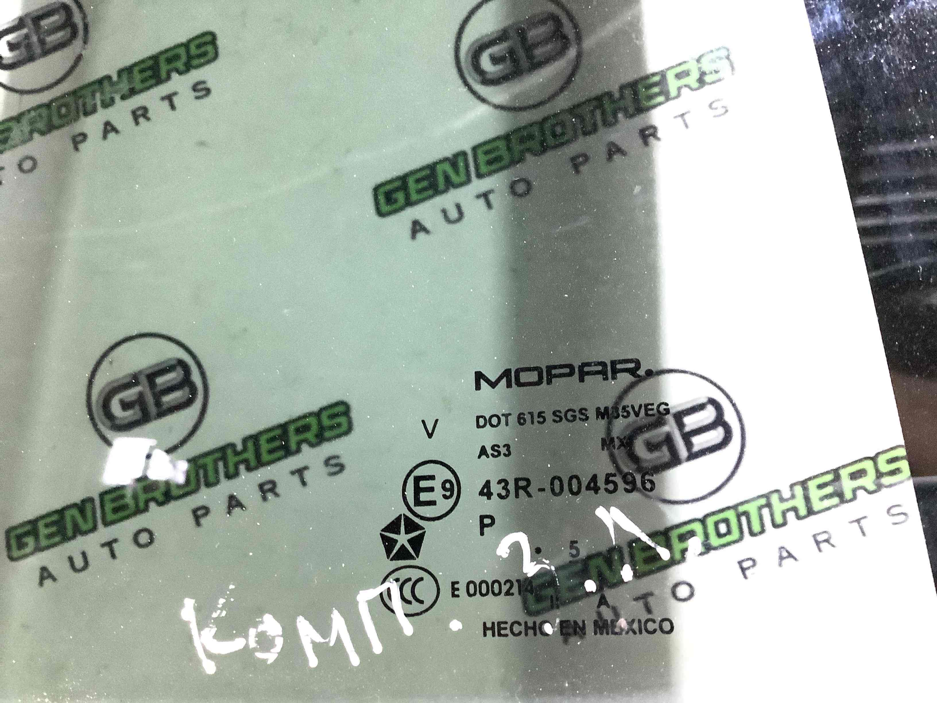 Скло дверей трикутник кватирка