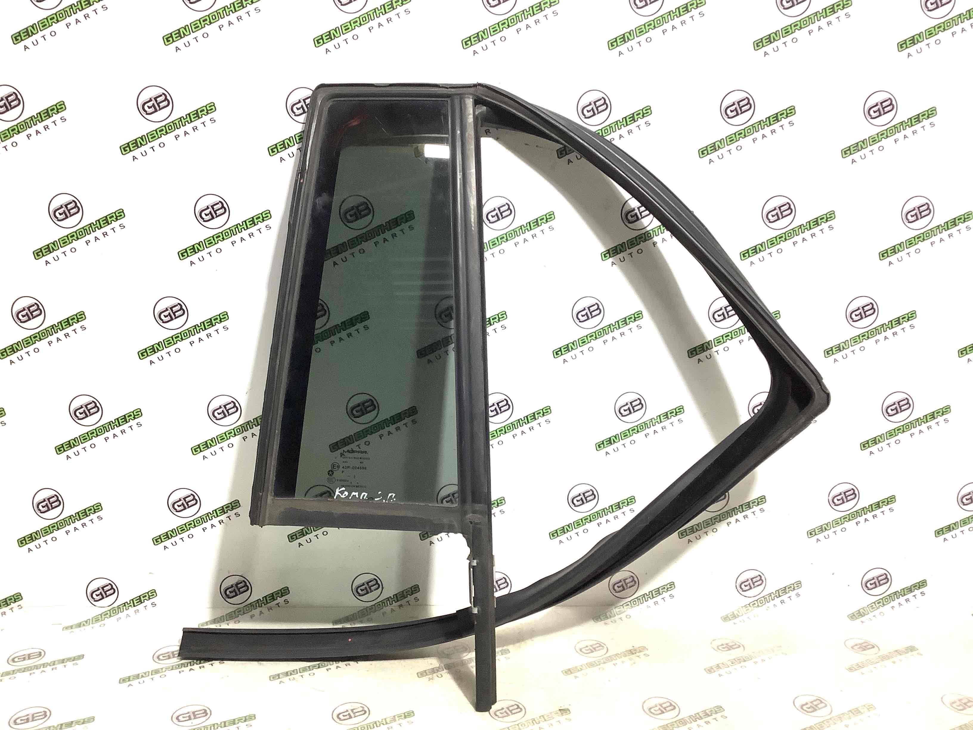 Скло дверей трикутник кватирка