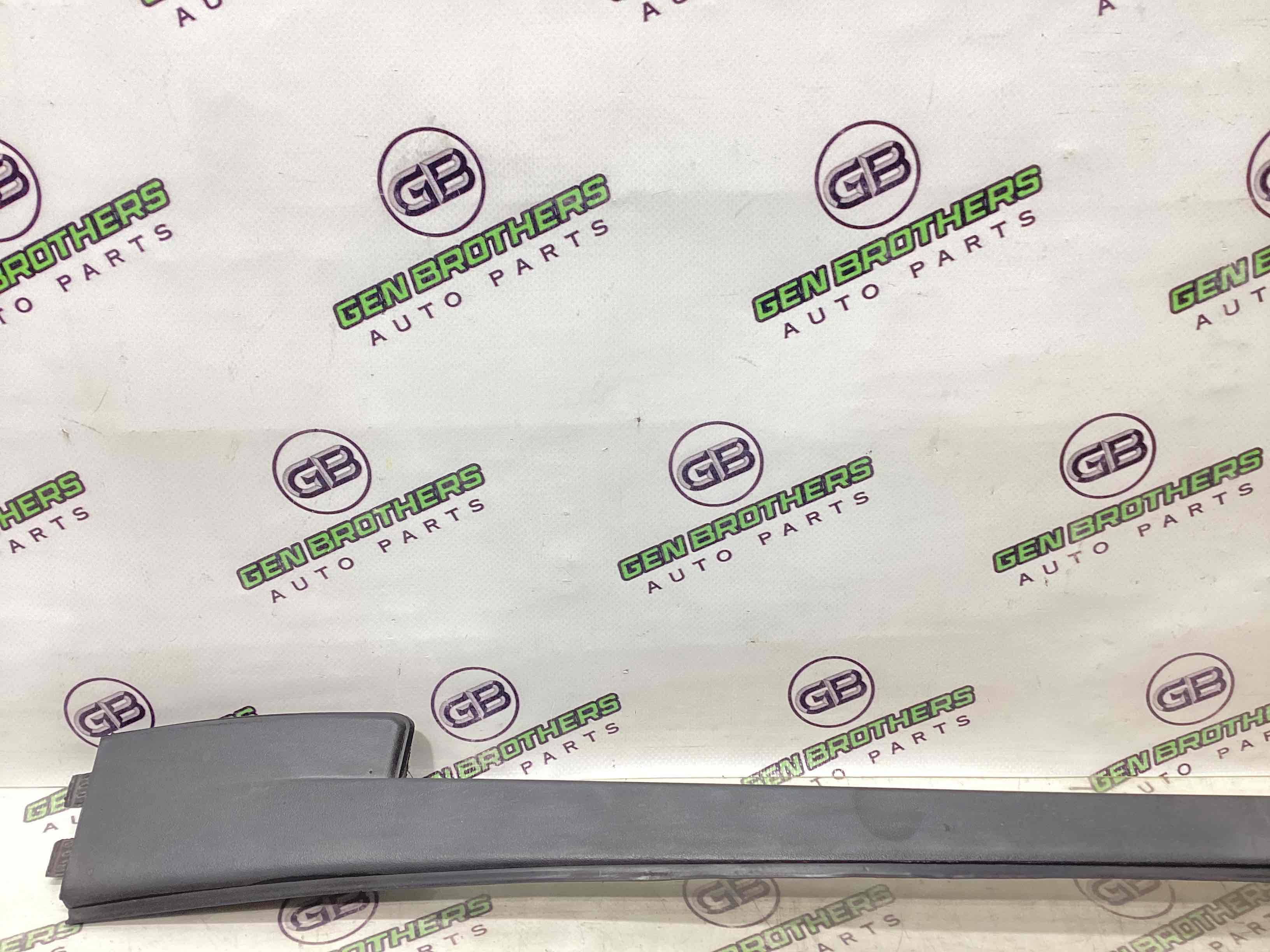 Молдинг лобового скла