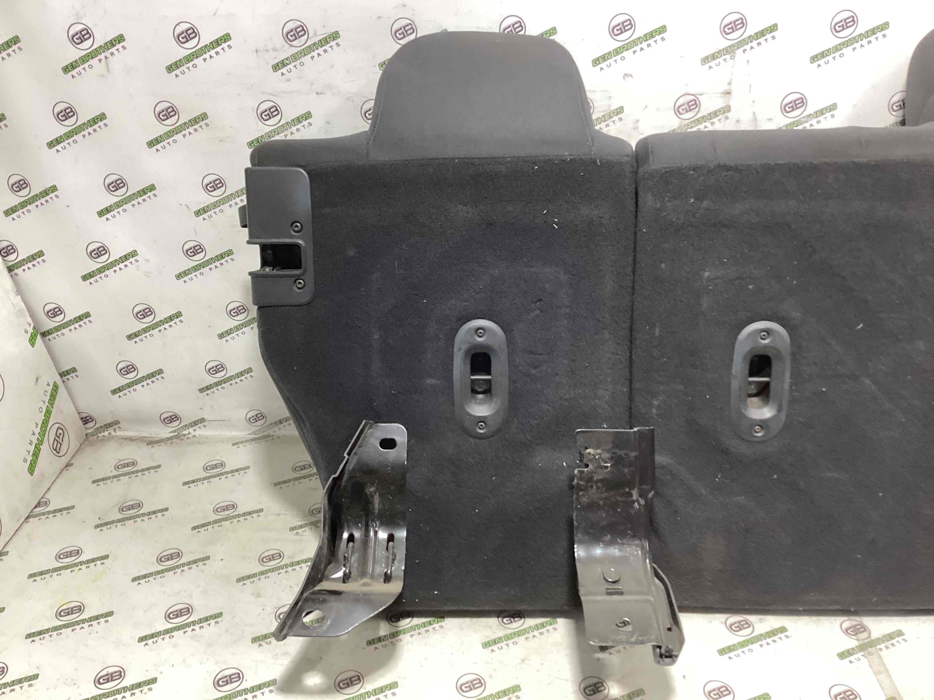 Задній ряд сидінь