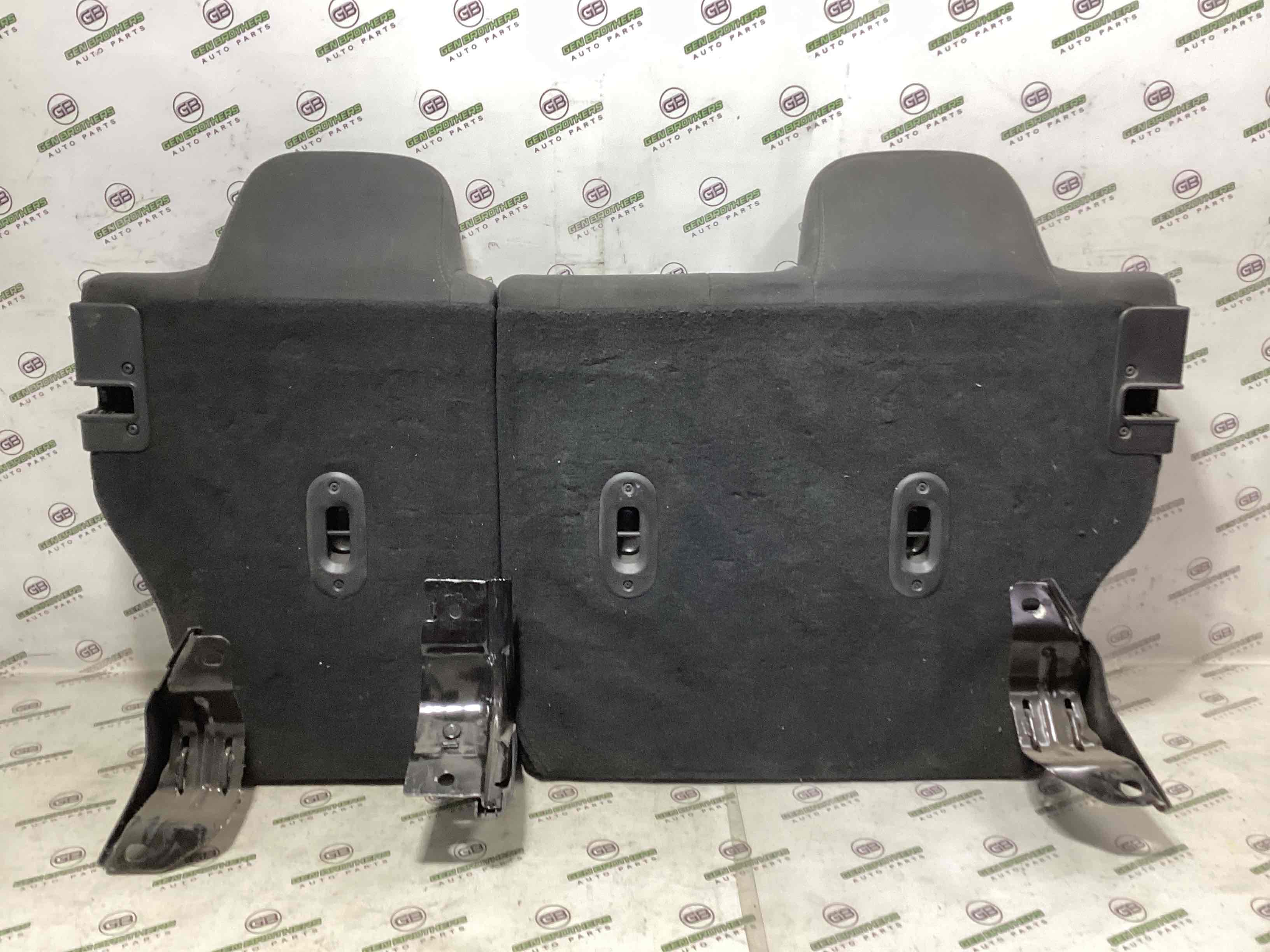 Задній ряд сидінь