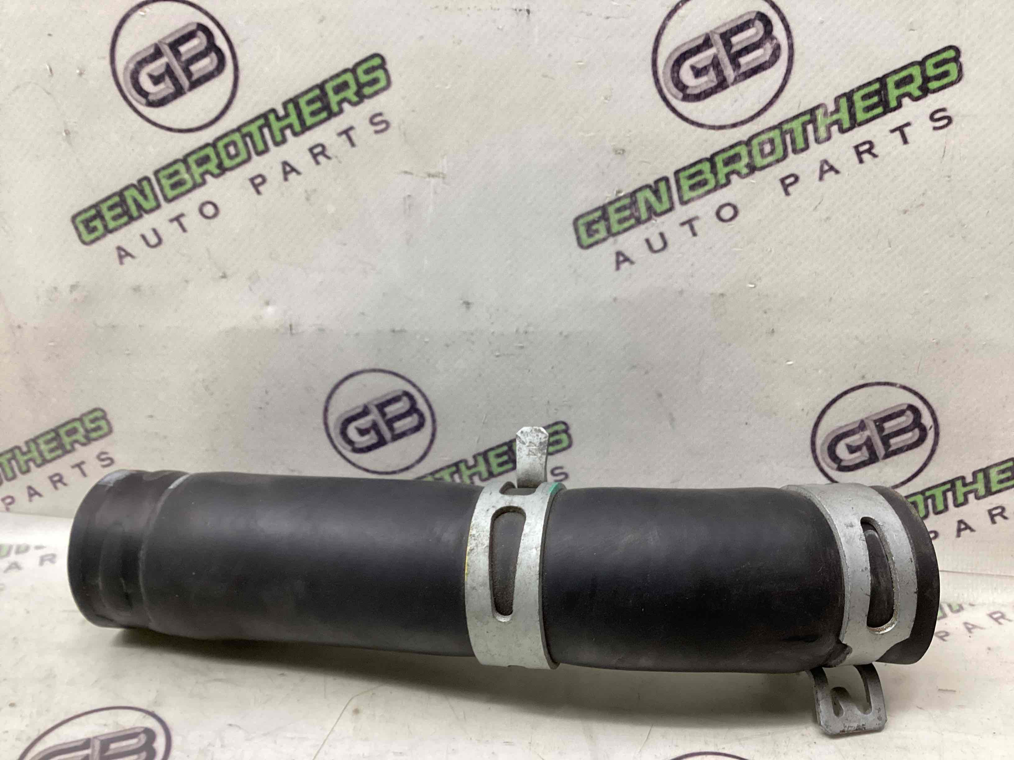 Патрубок трубопровід, шланг