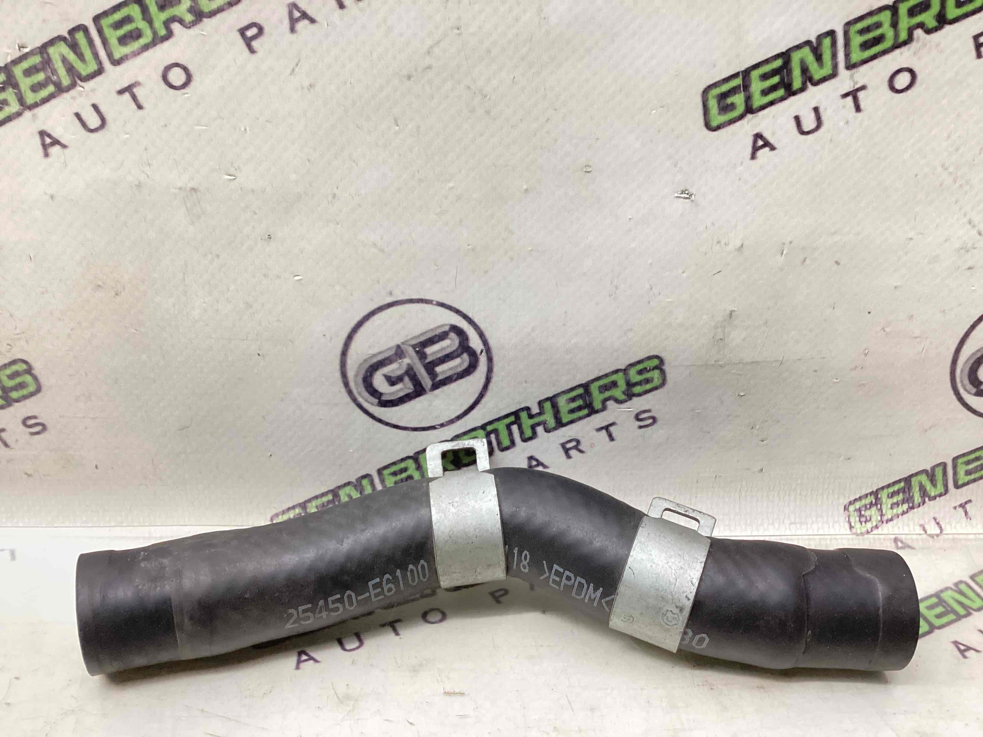 Патрубок трубопровід, шланг