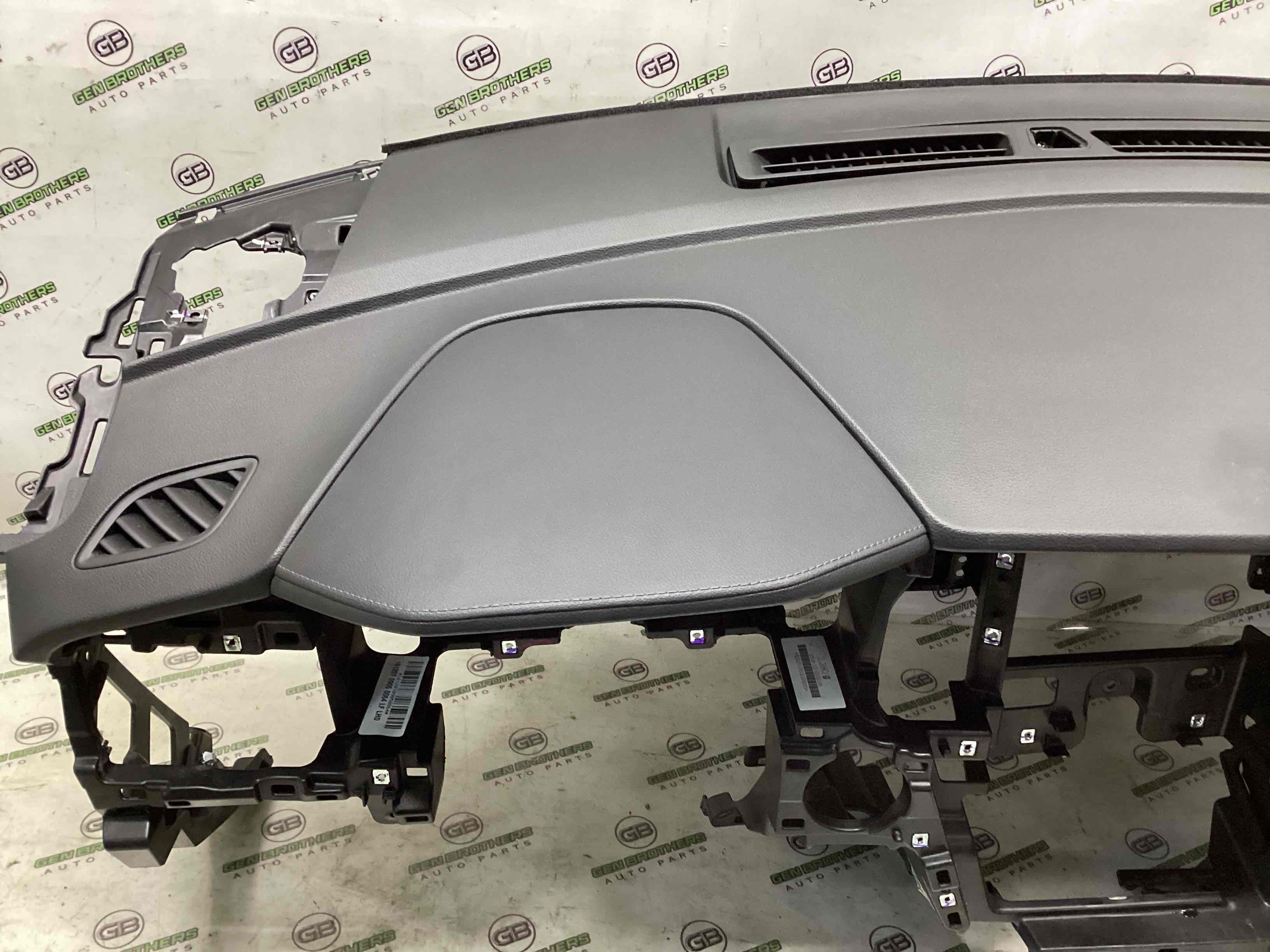 Панель передня салону торпедо