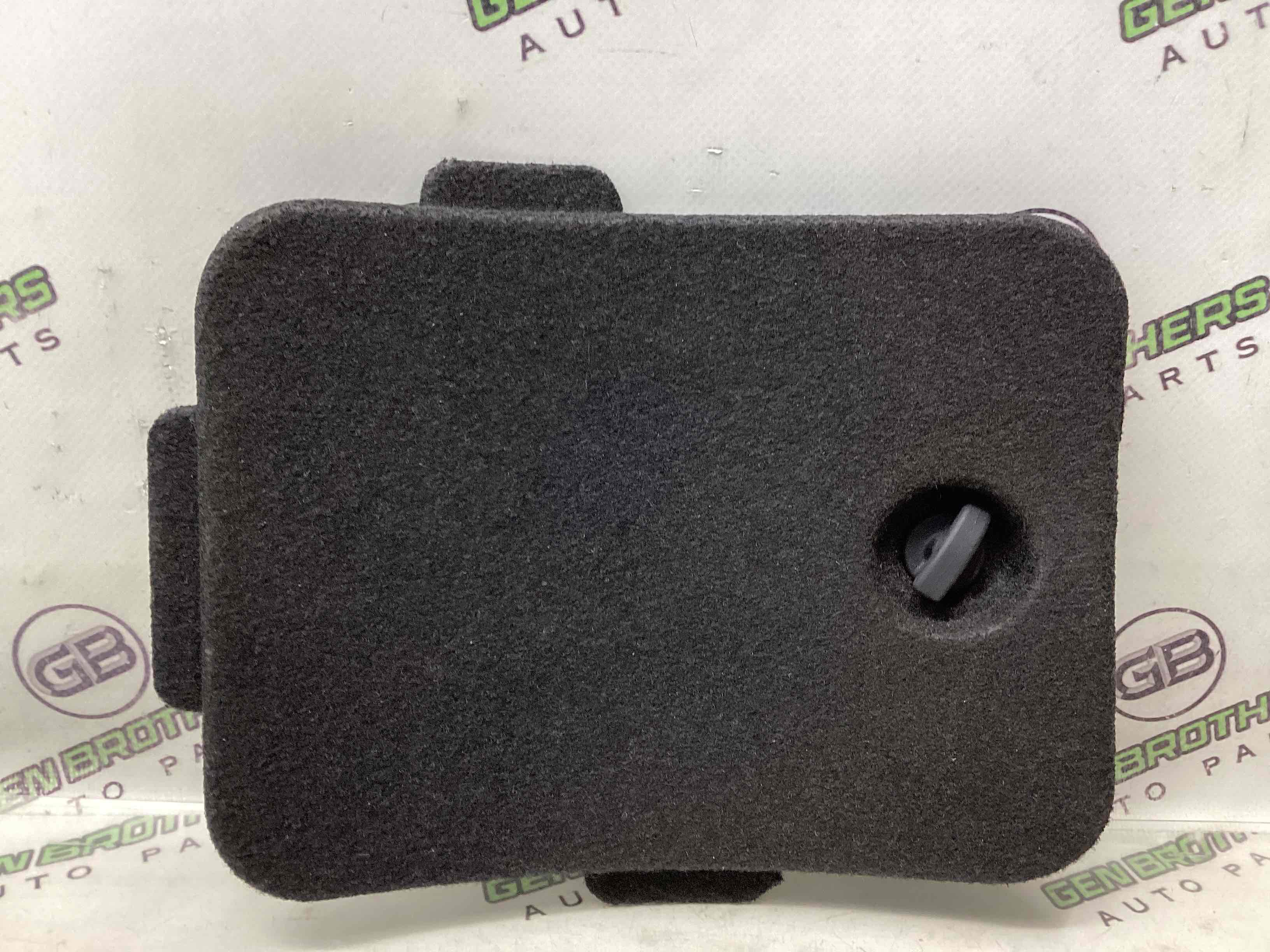 Елементи оздоблення багажника