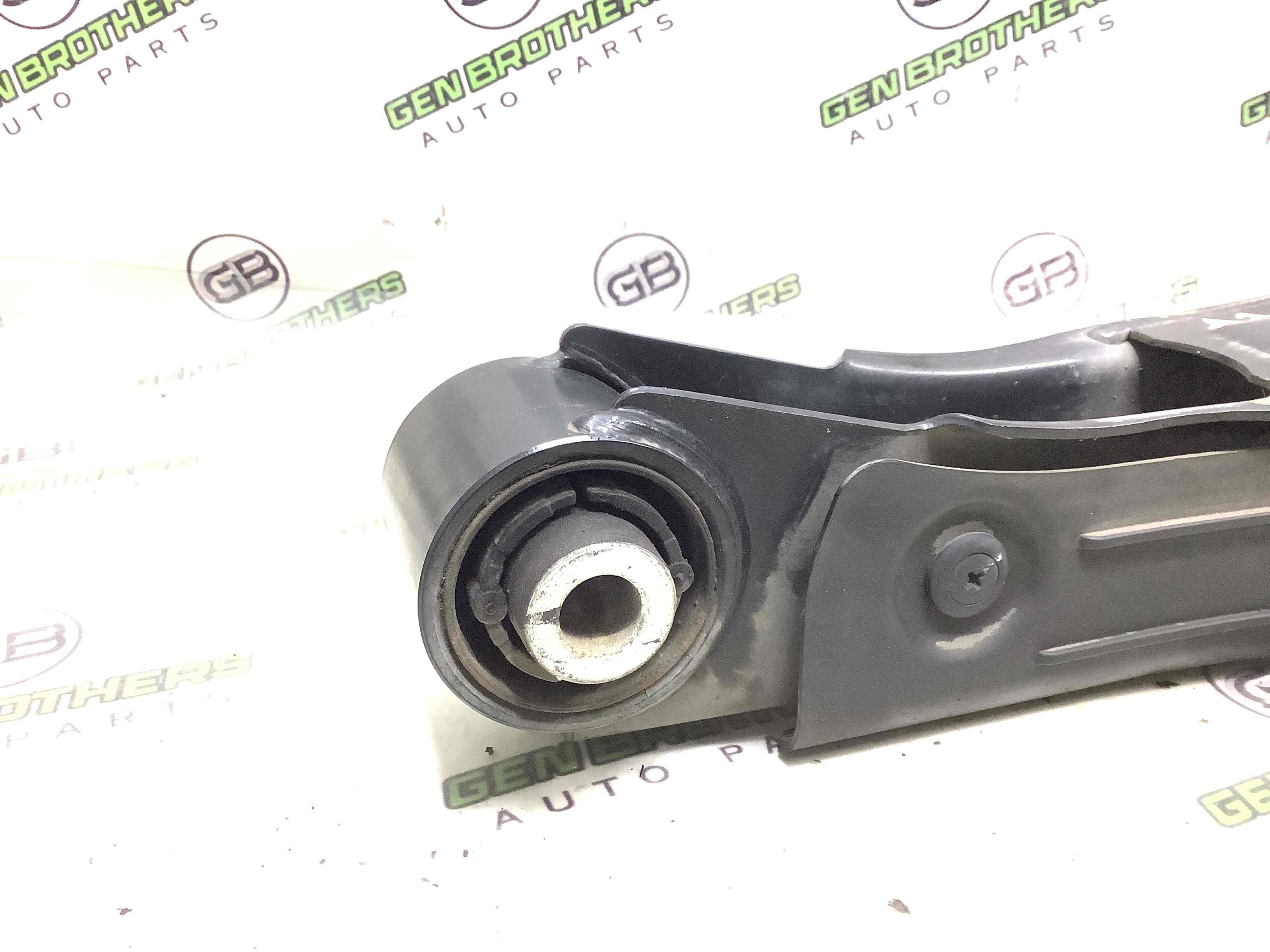 Важіль задній лівий