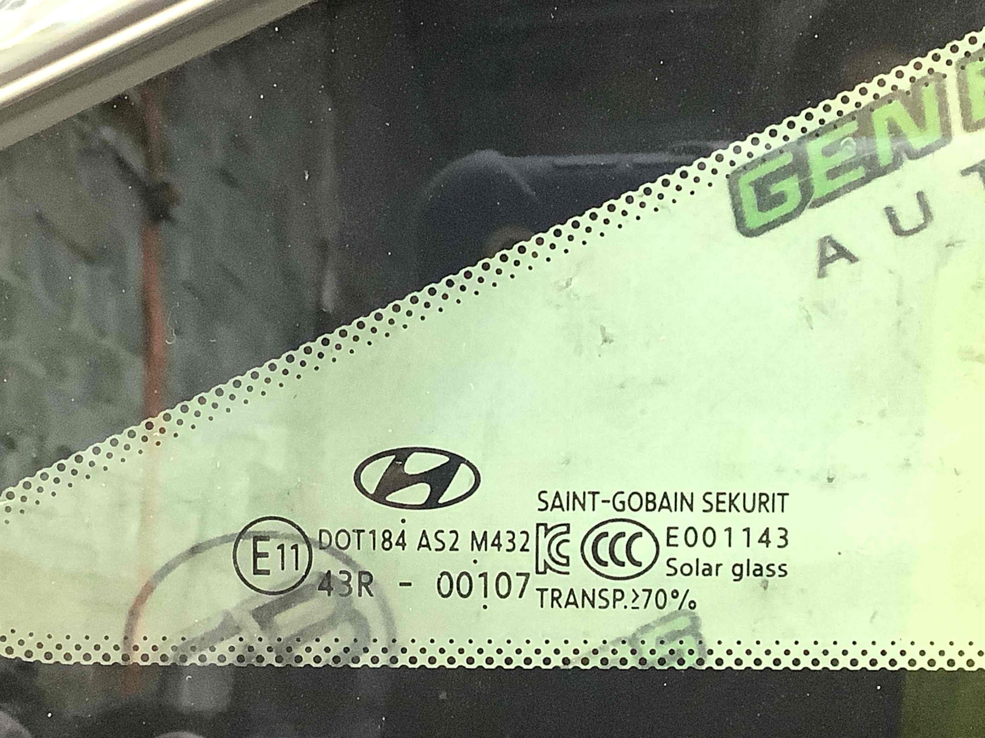 Скло кузовне бічне праве