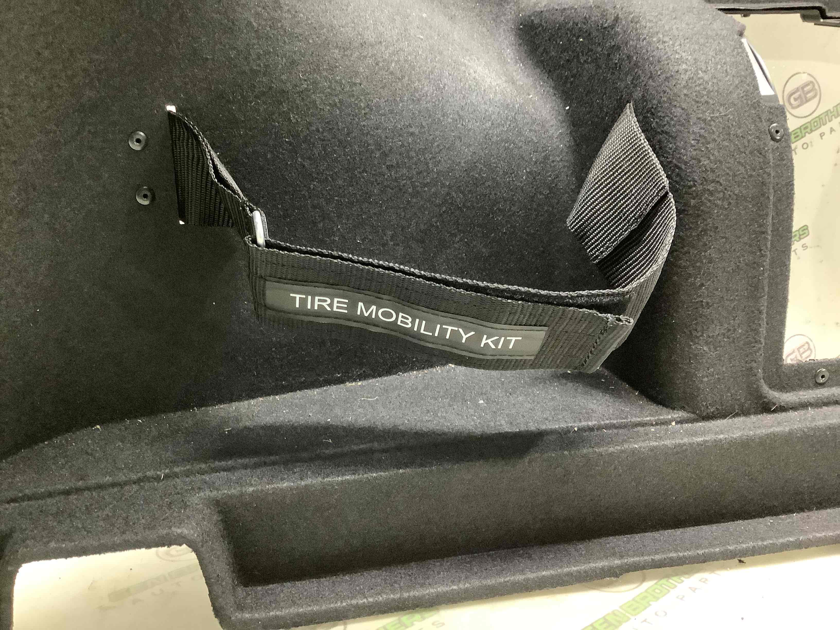 Обшивка кришки багажника