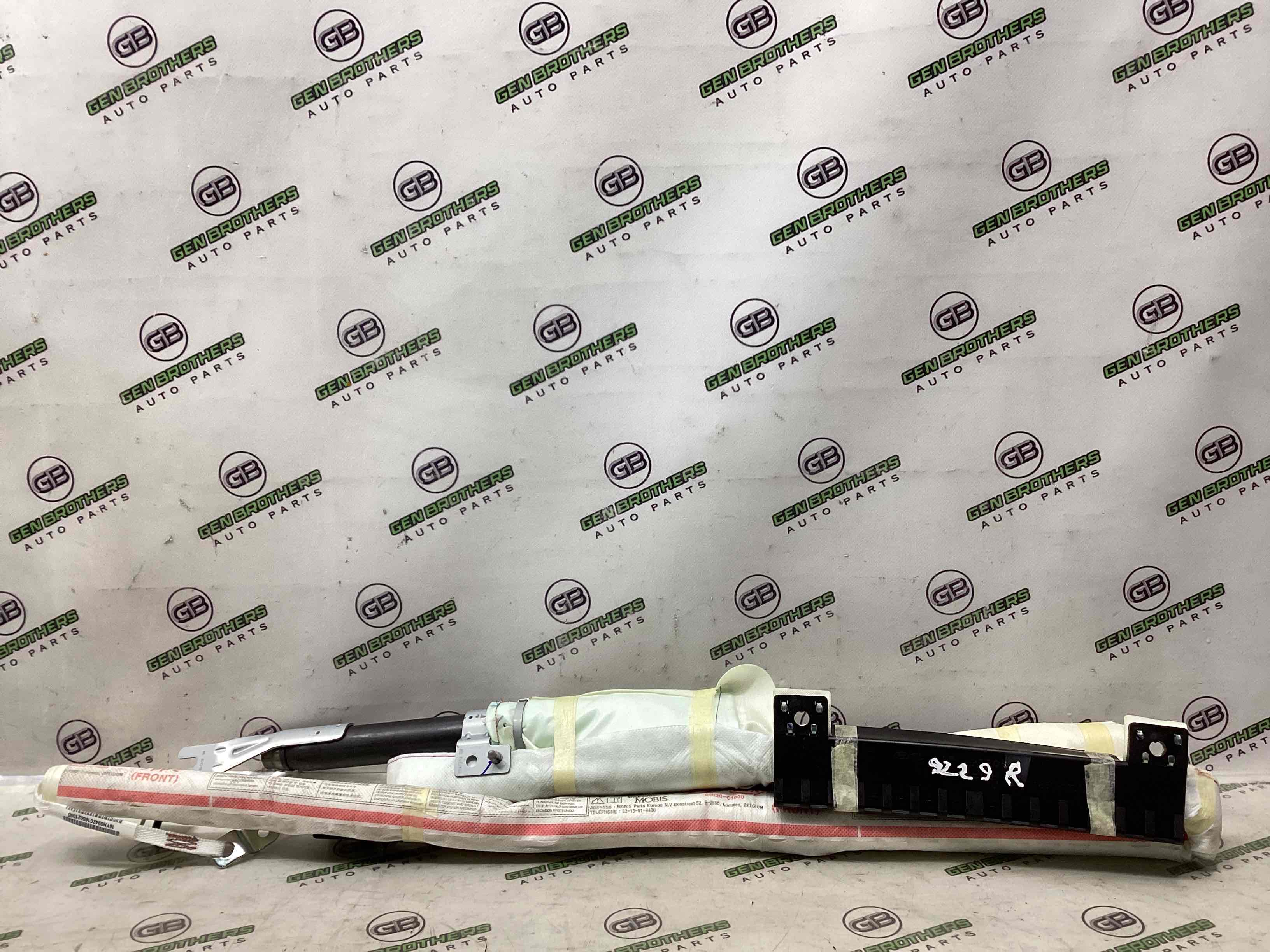 Подушка безпеки збоку шторка