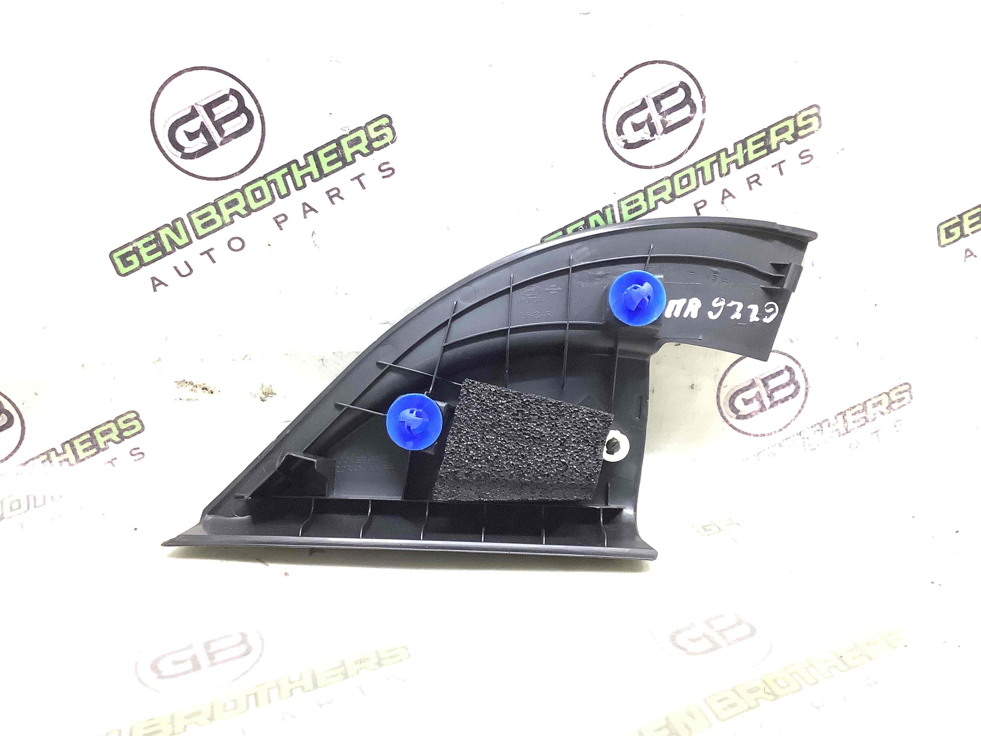 Корпус, накладка, кріплення правого дзеркала