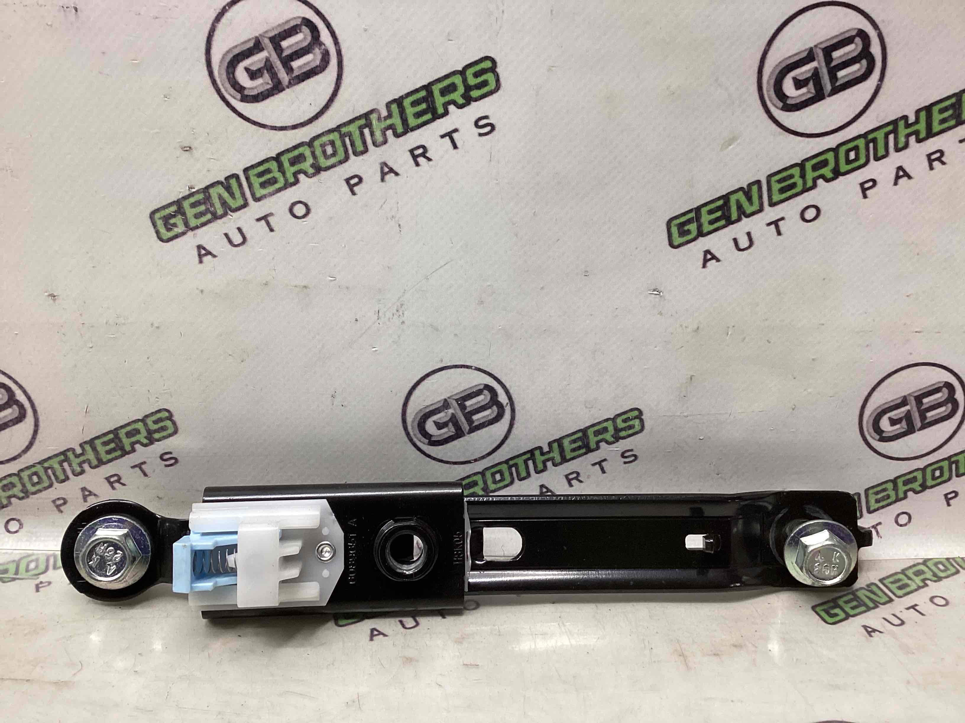 Регулятор висоти ременя безпеки