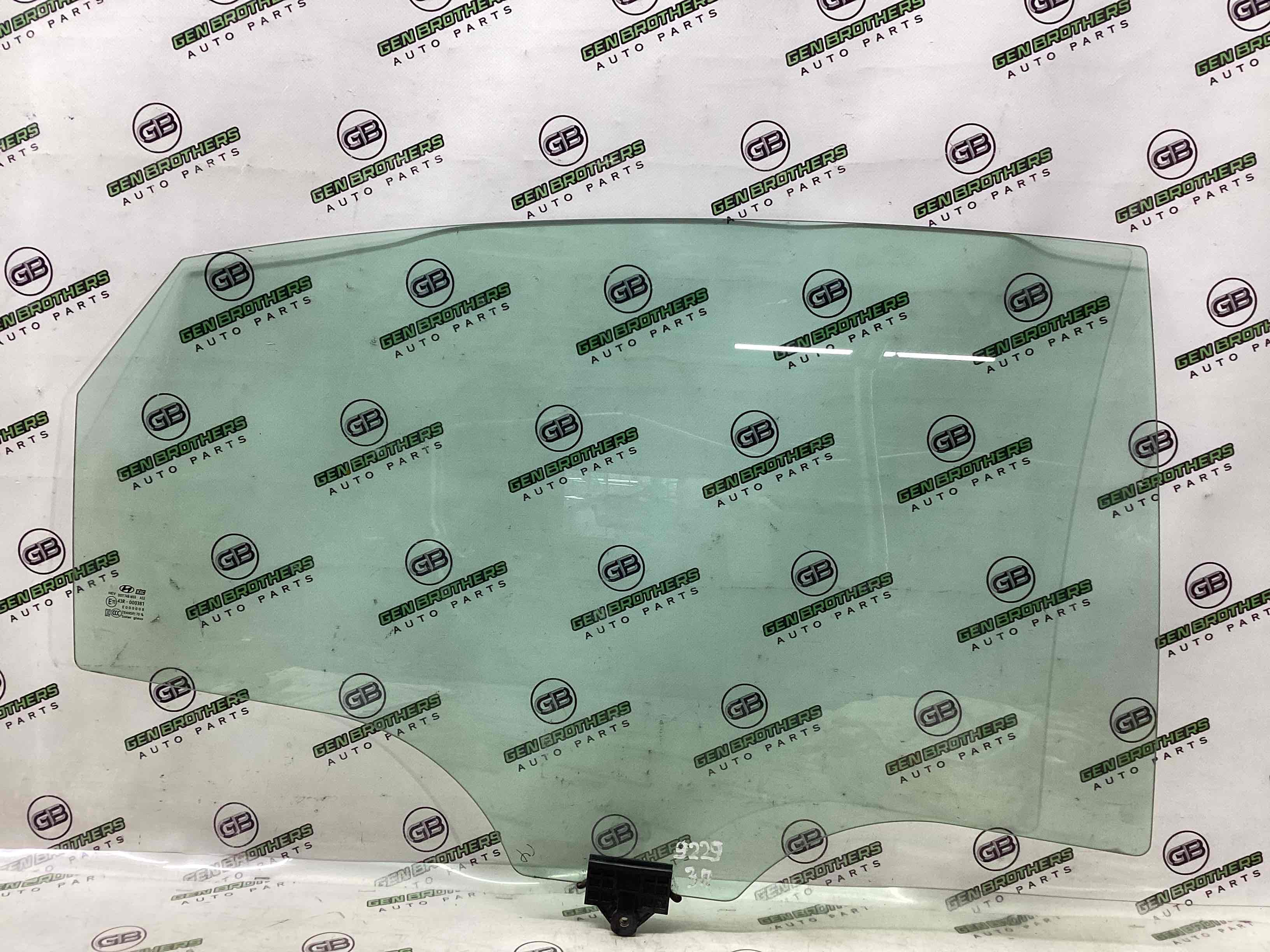 Скло заднє праве