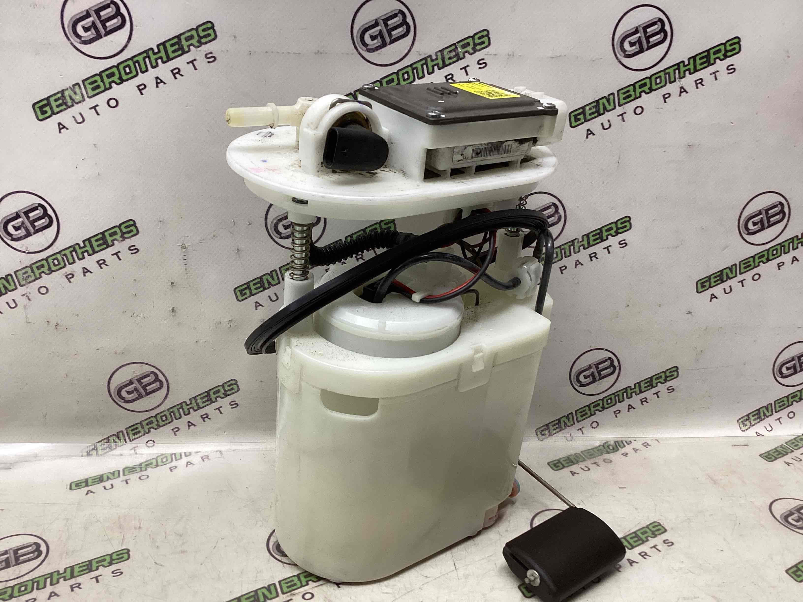 Насос паливний