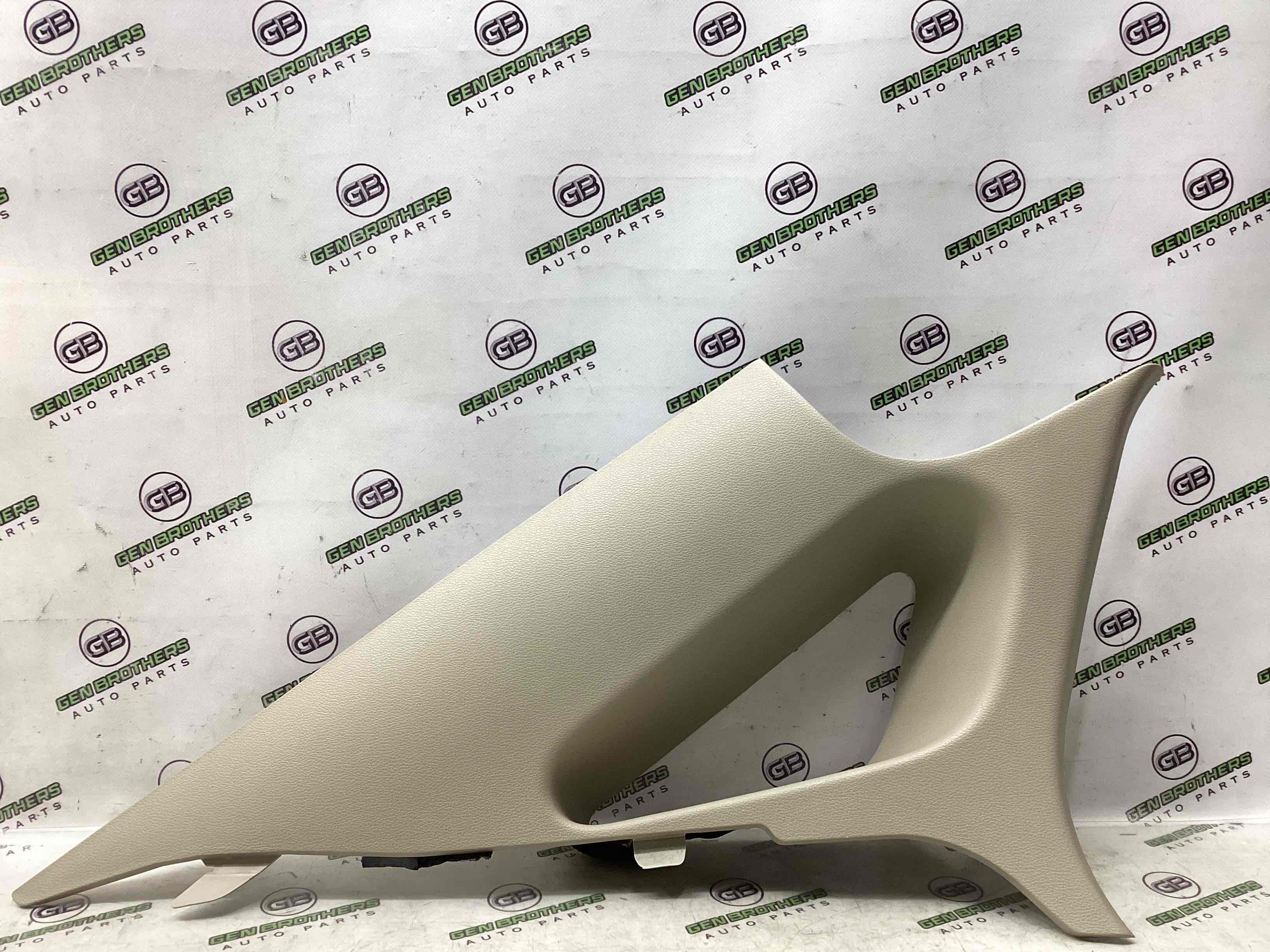 Обшивка задньої стійки ліва