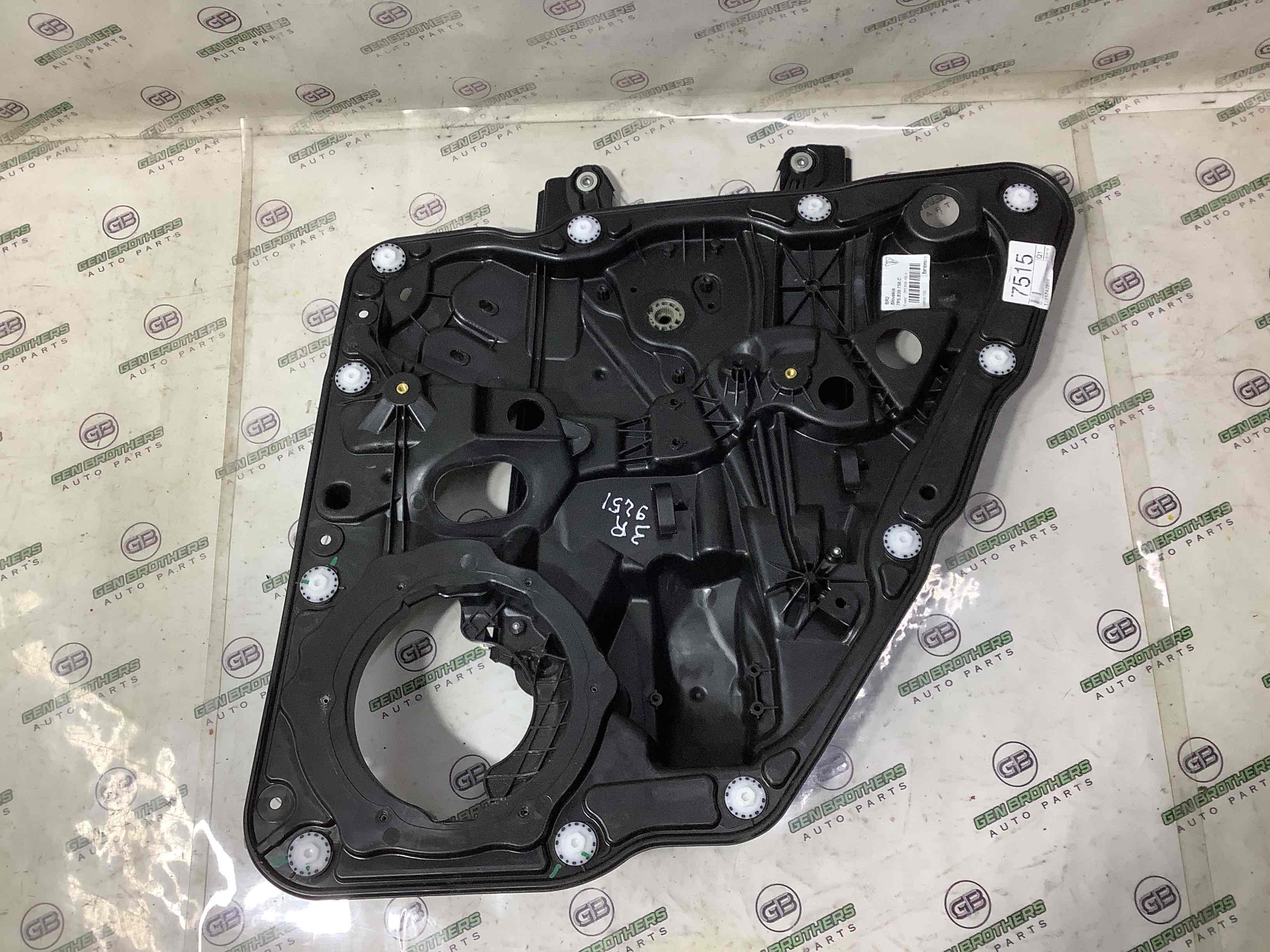 Склопідйомник задній правий