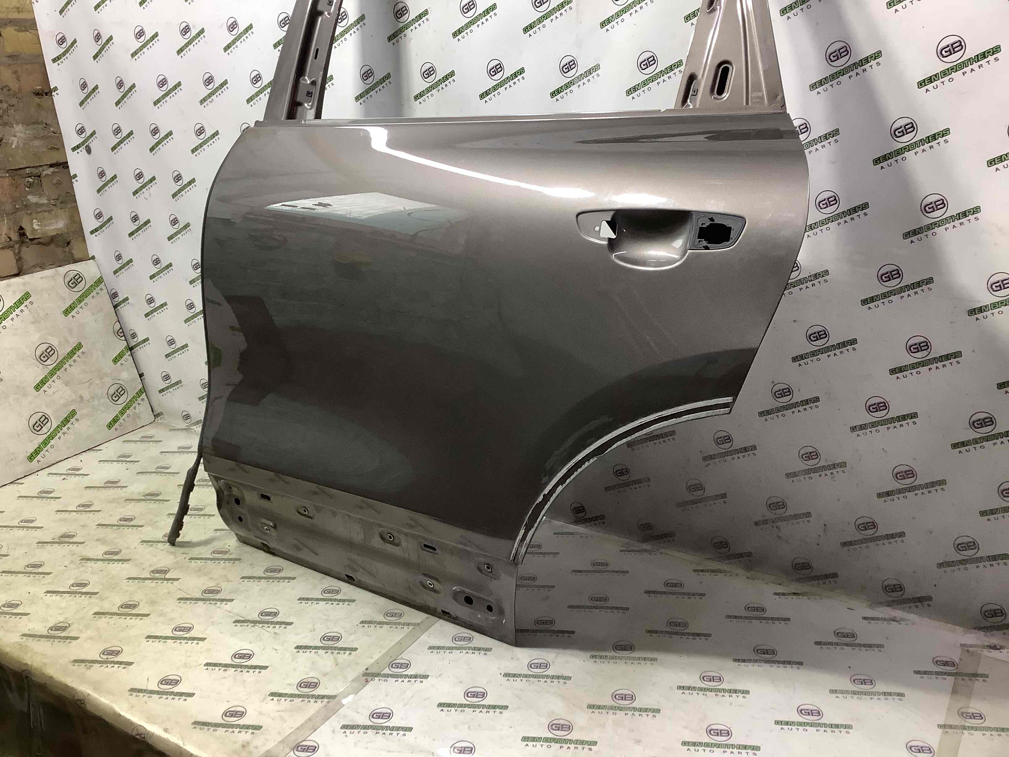 Двері задні ліві