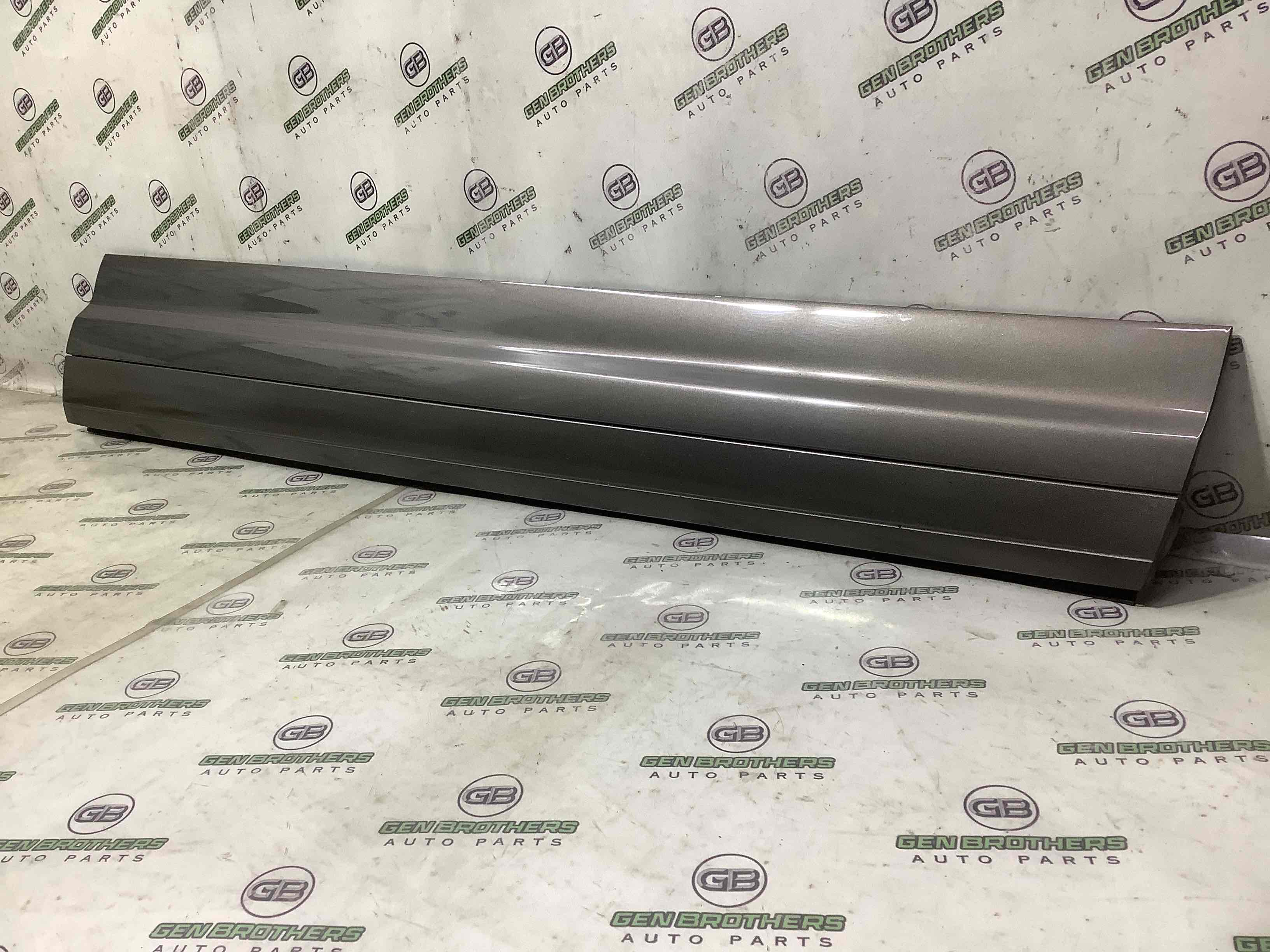 Молдинг двері передньої правої