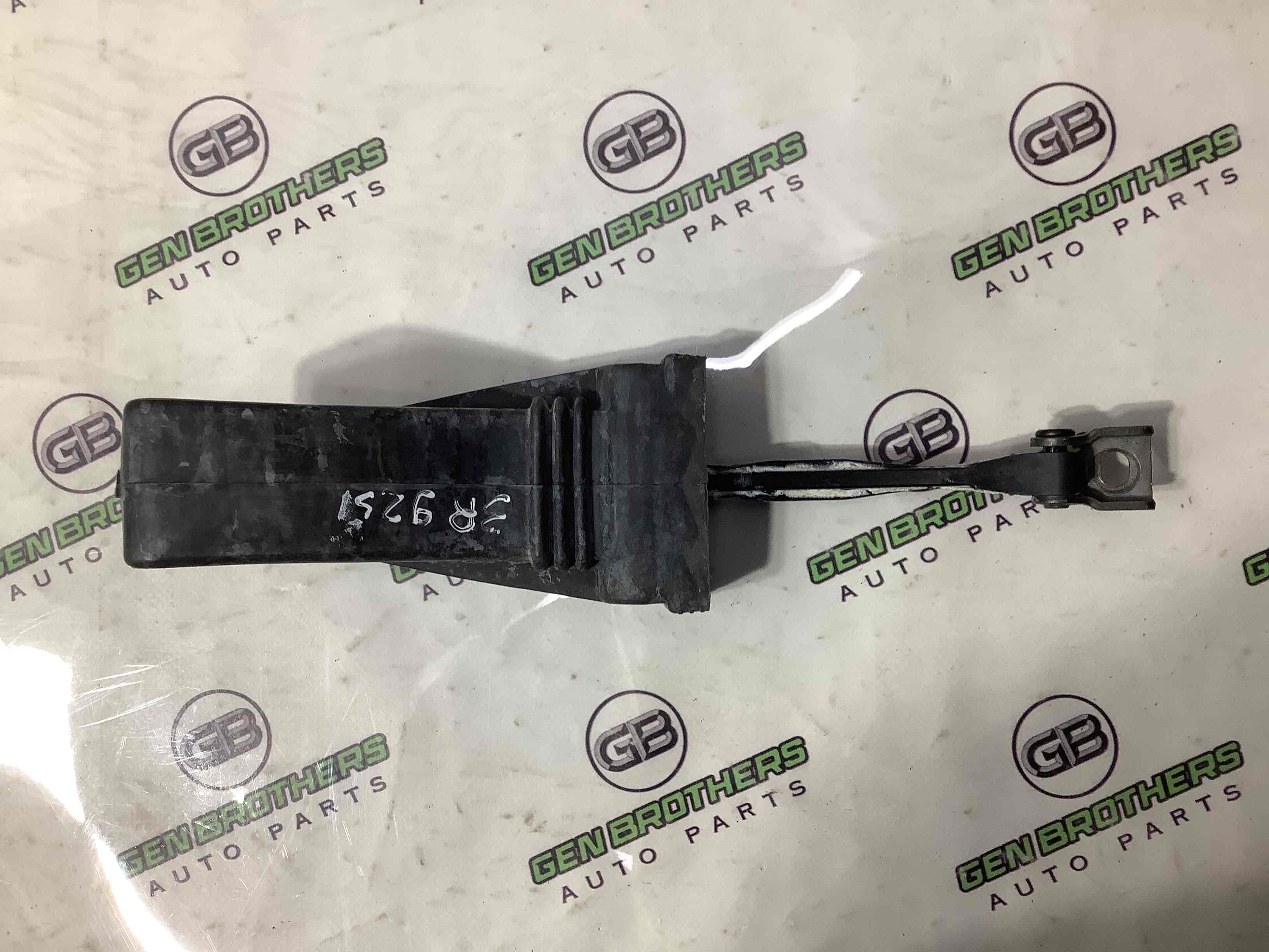 Обмежувач відчинення дверей