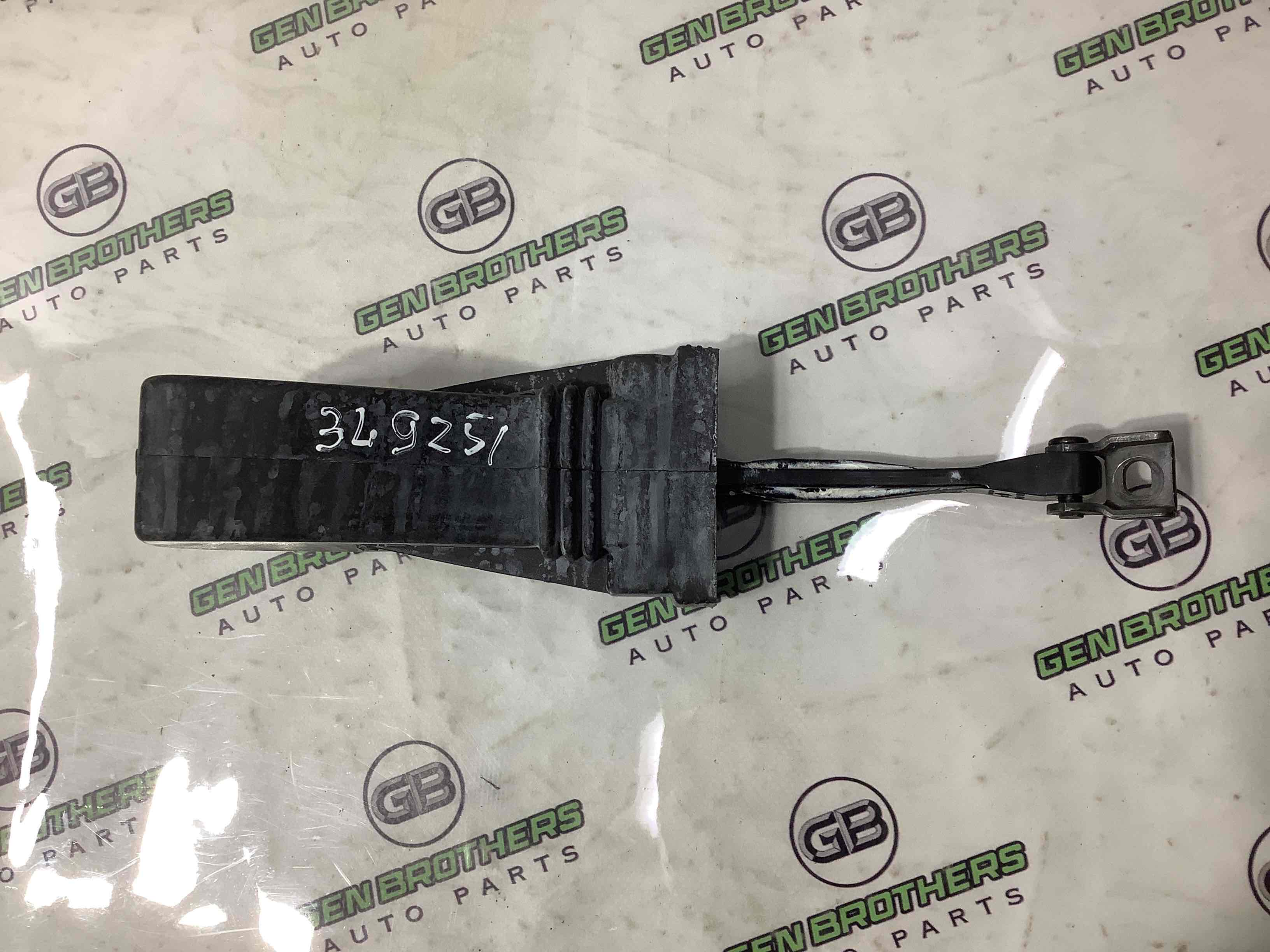 Обмежувач відчинення дверей