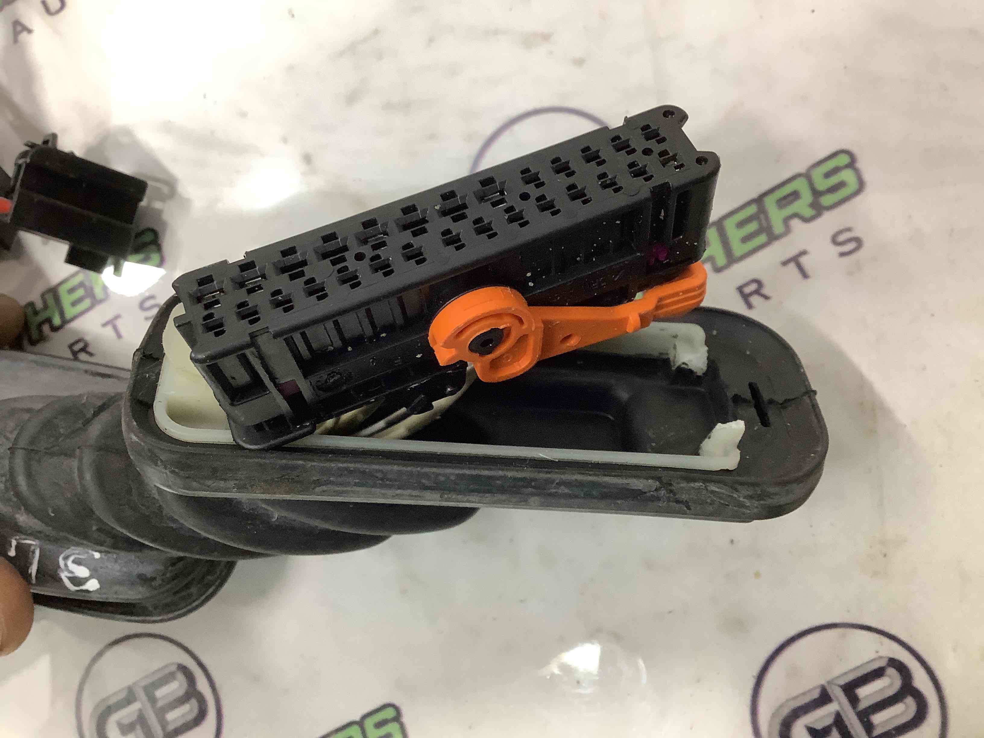 Електропроводка дверей, кришки багажника коса