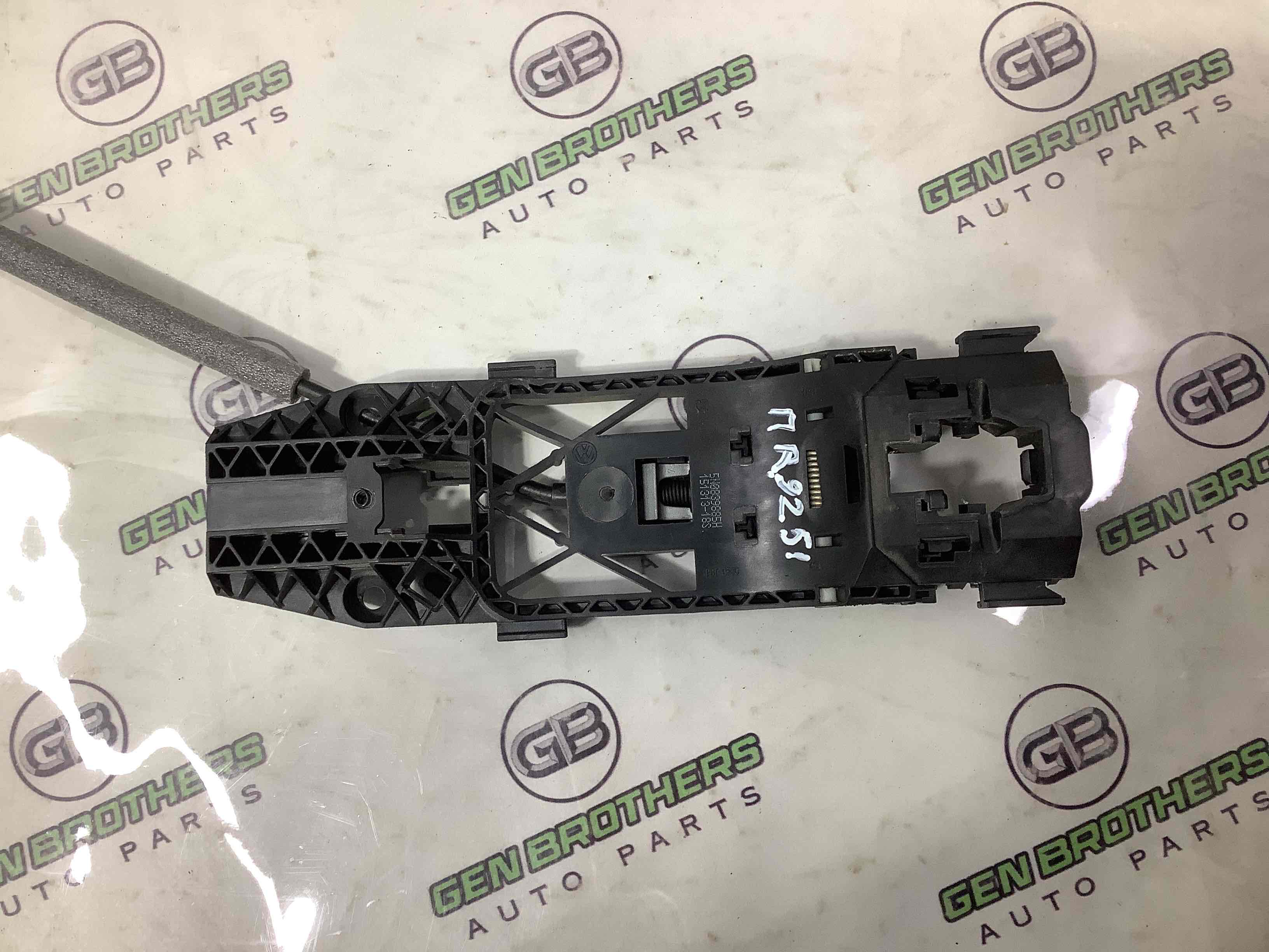 Кронштейн ручки дверей