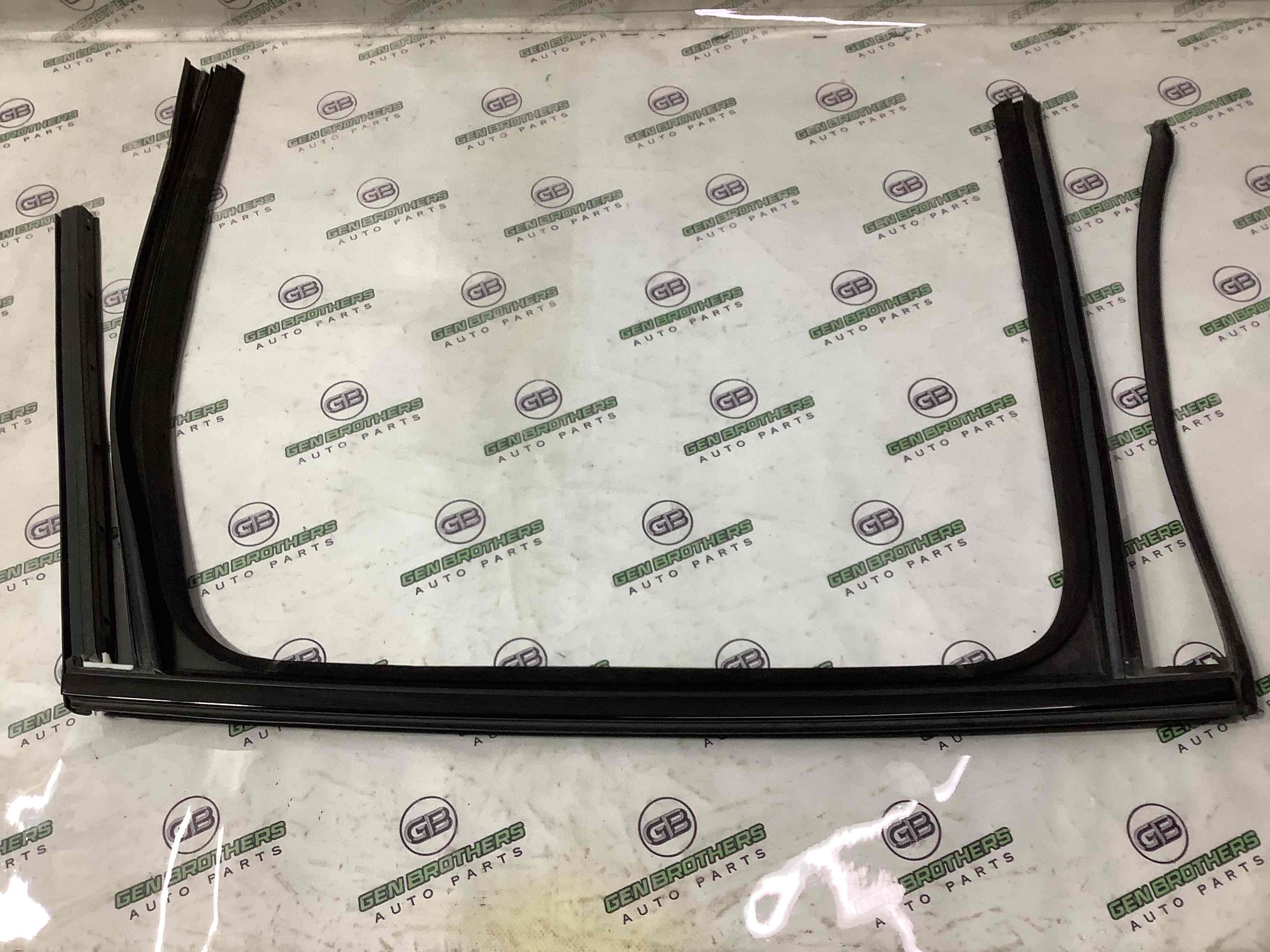 Ущільнювач скла, двері