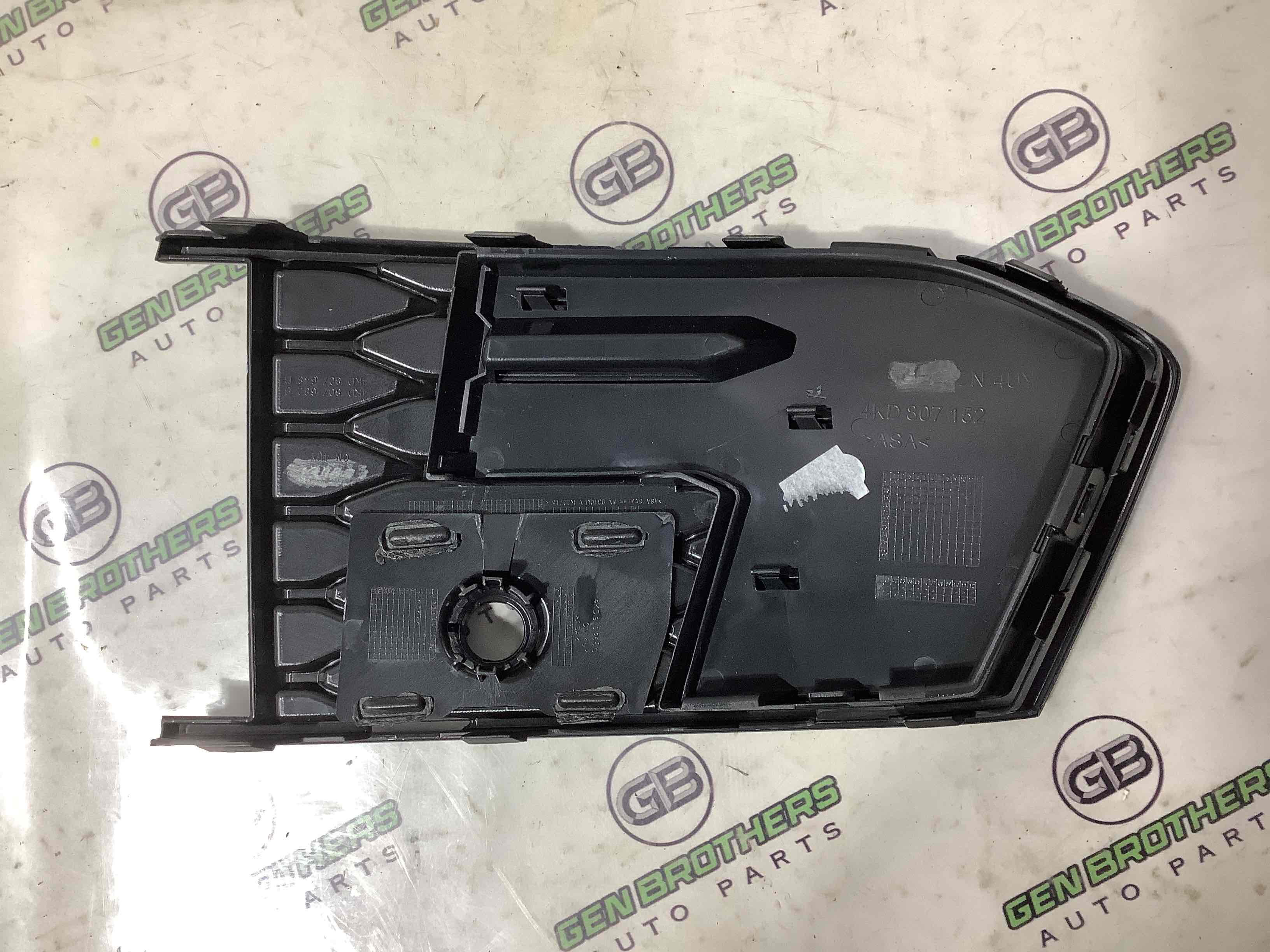 Заглушка, вставка решетка в бампер