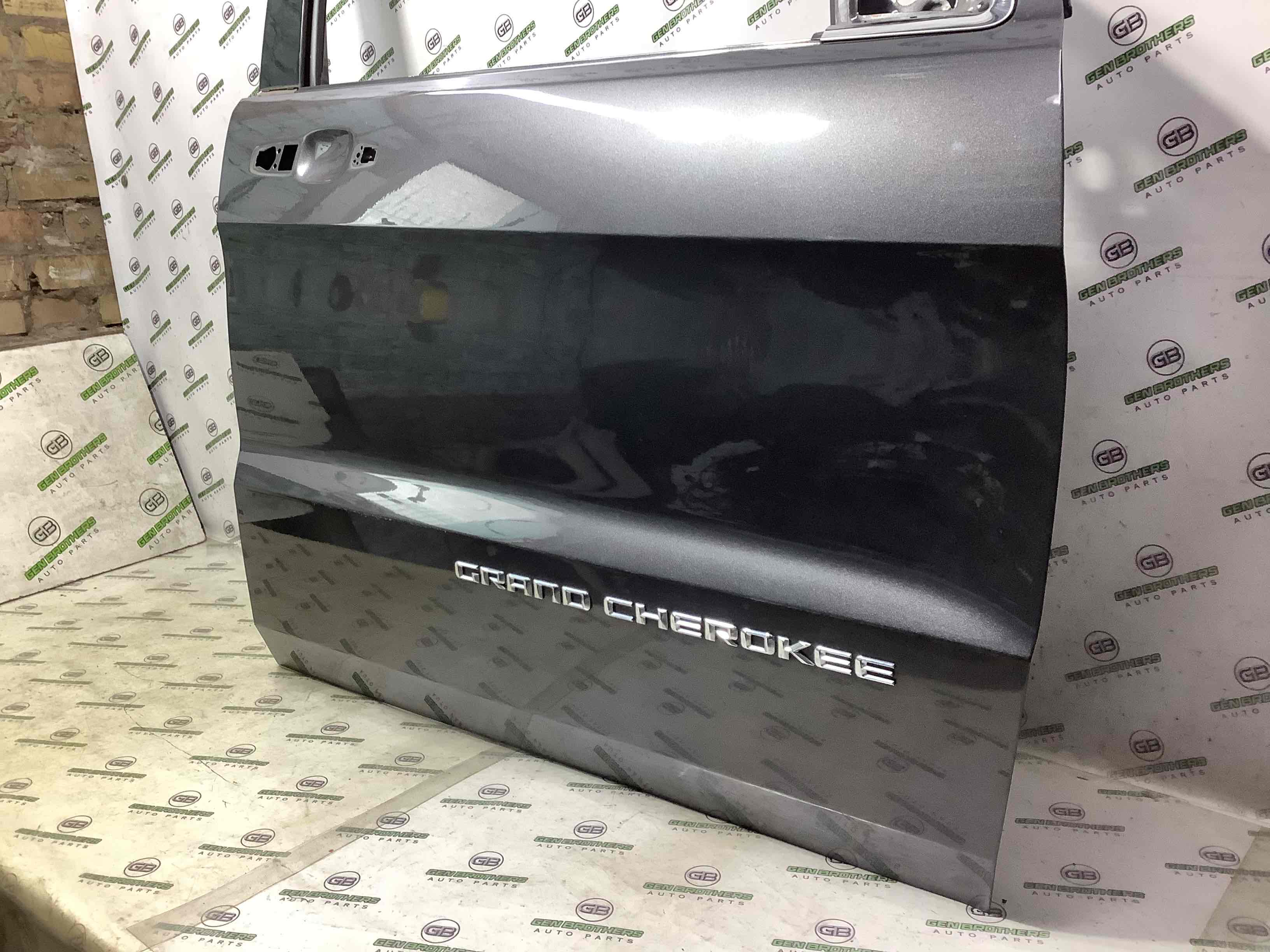 Двері передні права