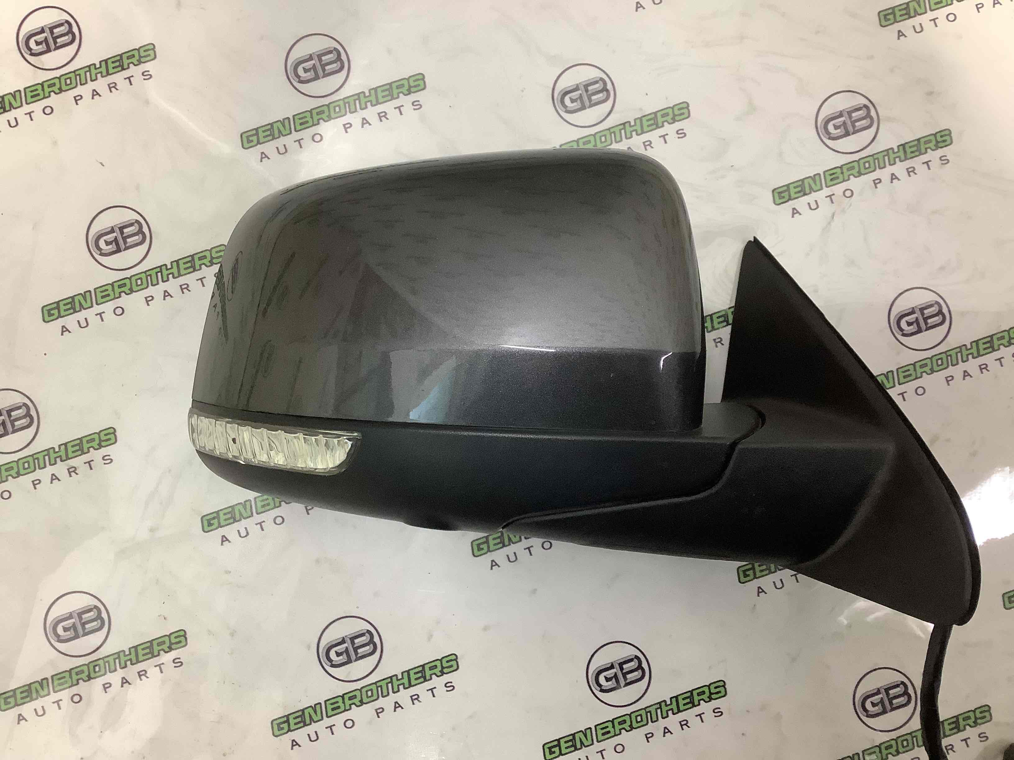 Дзеркало зовнішнє праве