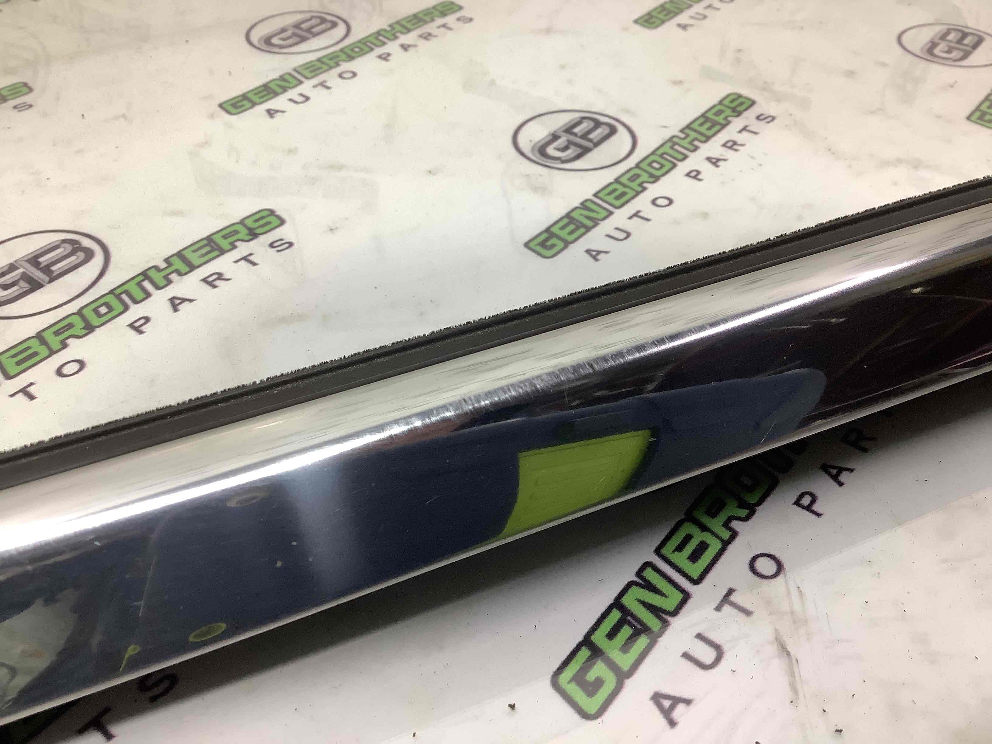 Молдинг двері передньої правої