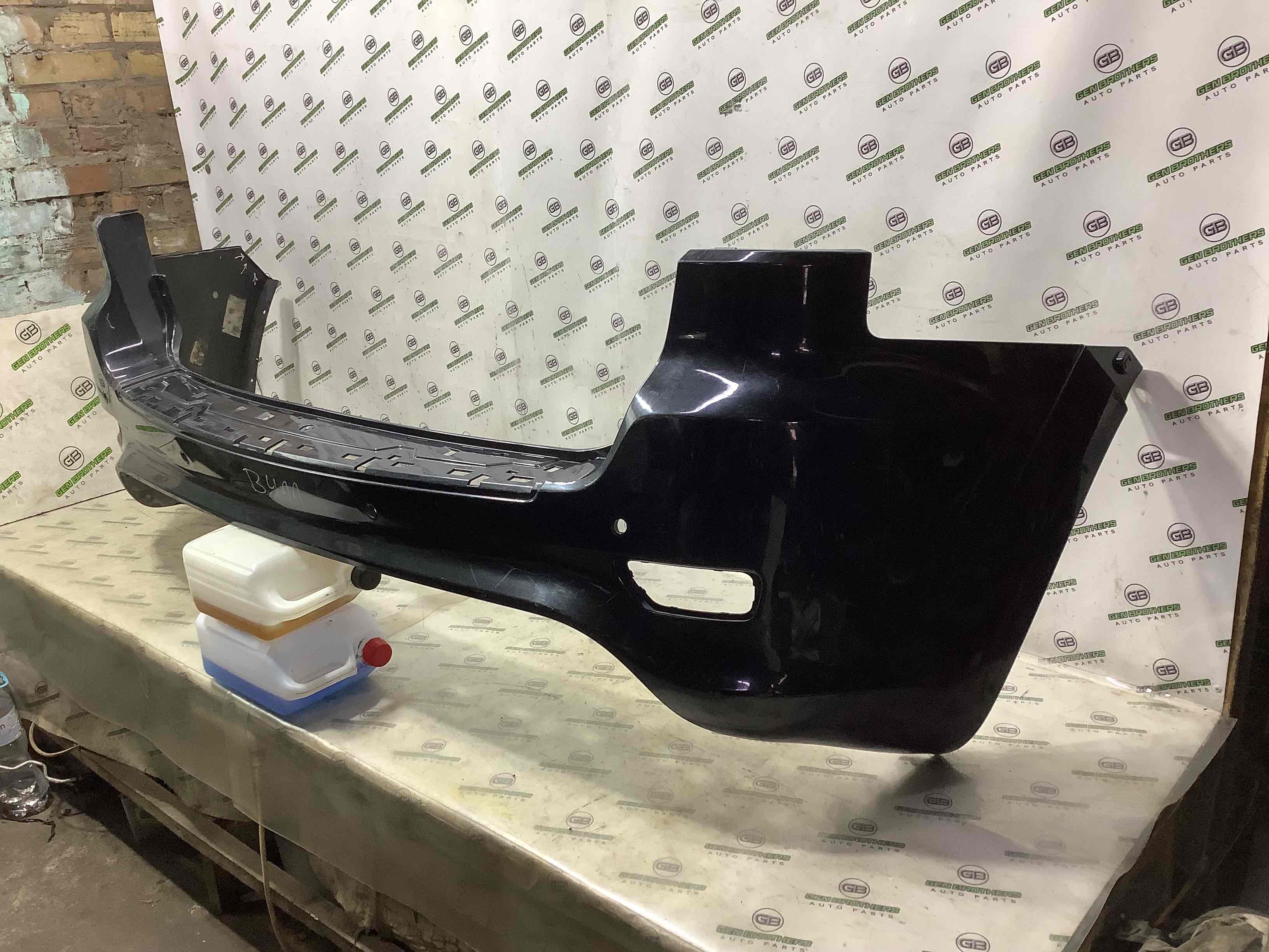 Бампер задній