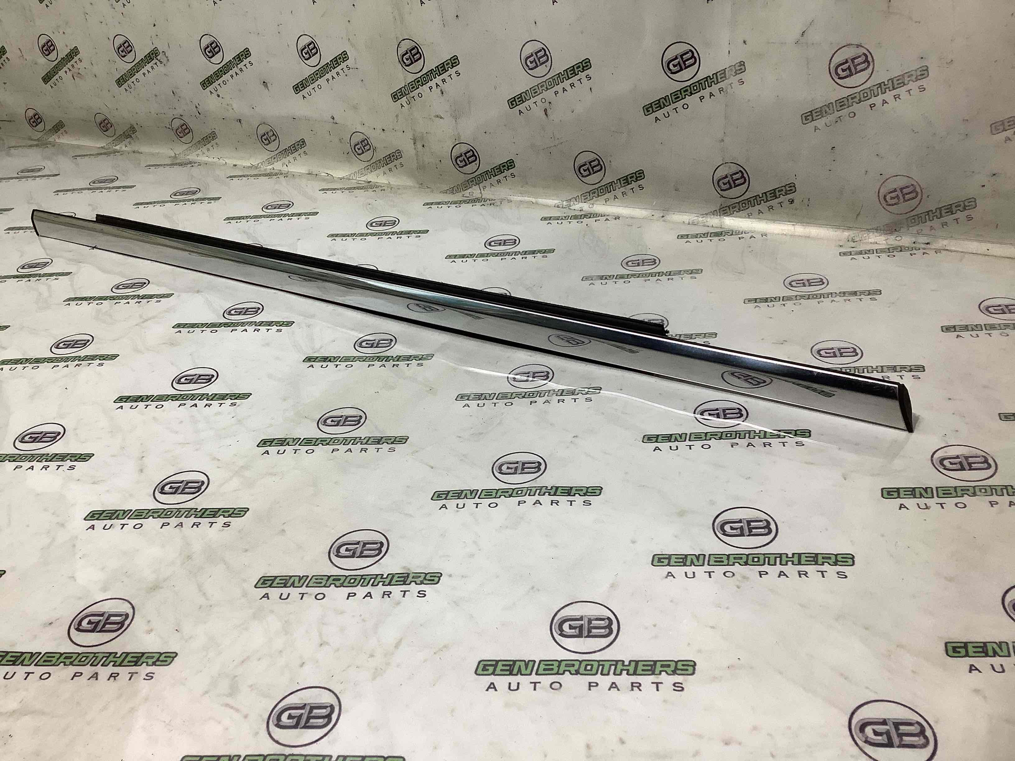 Молдинг двері задньої лівої