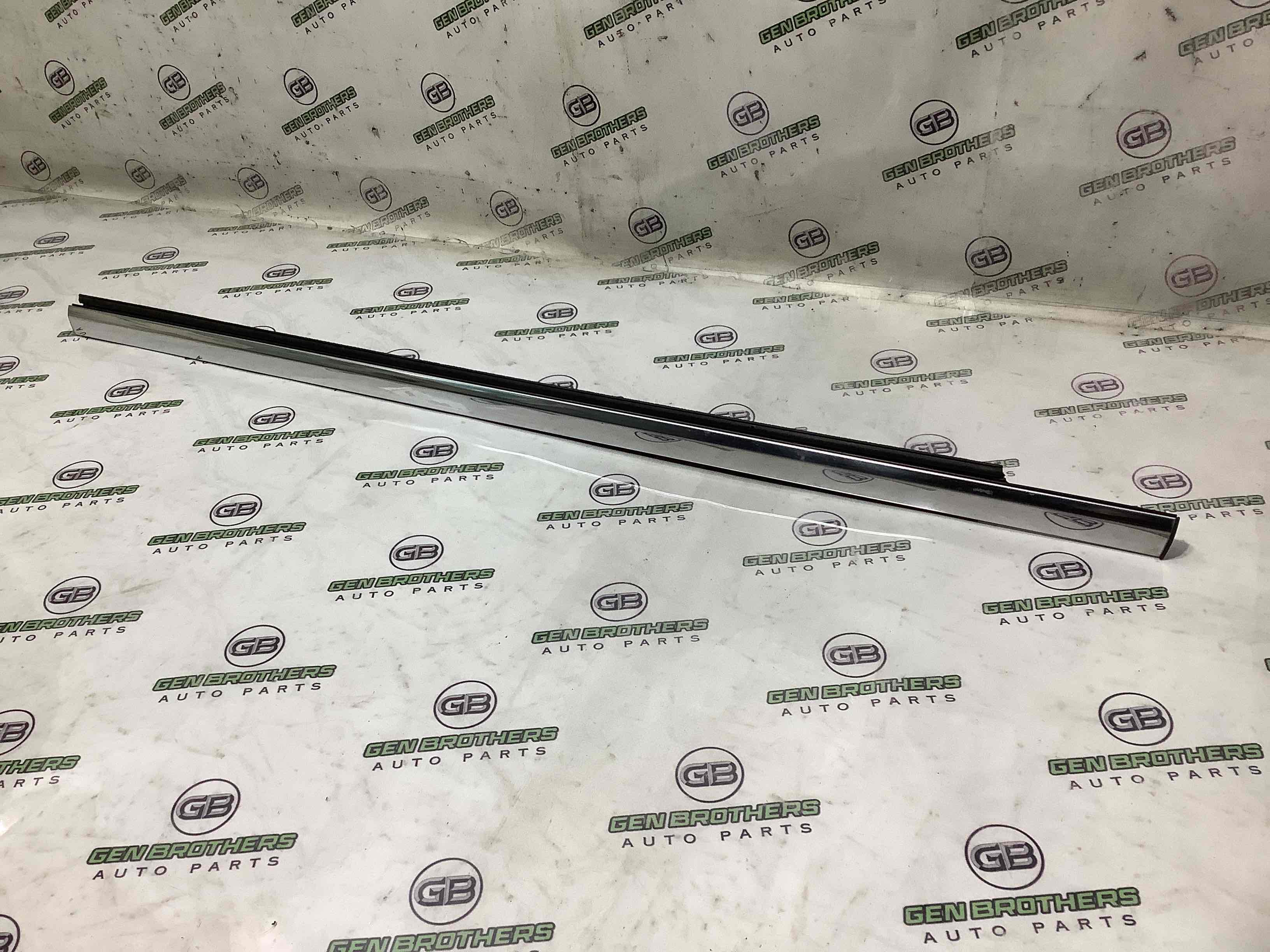 Молдинг двері передньої лівої