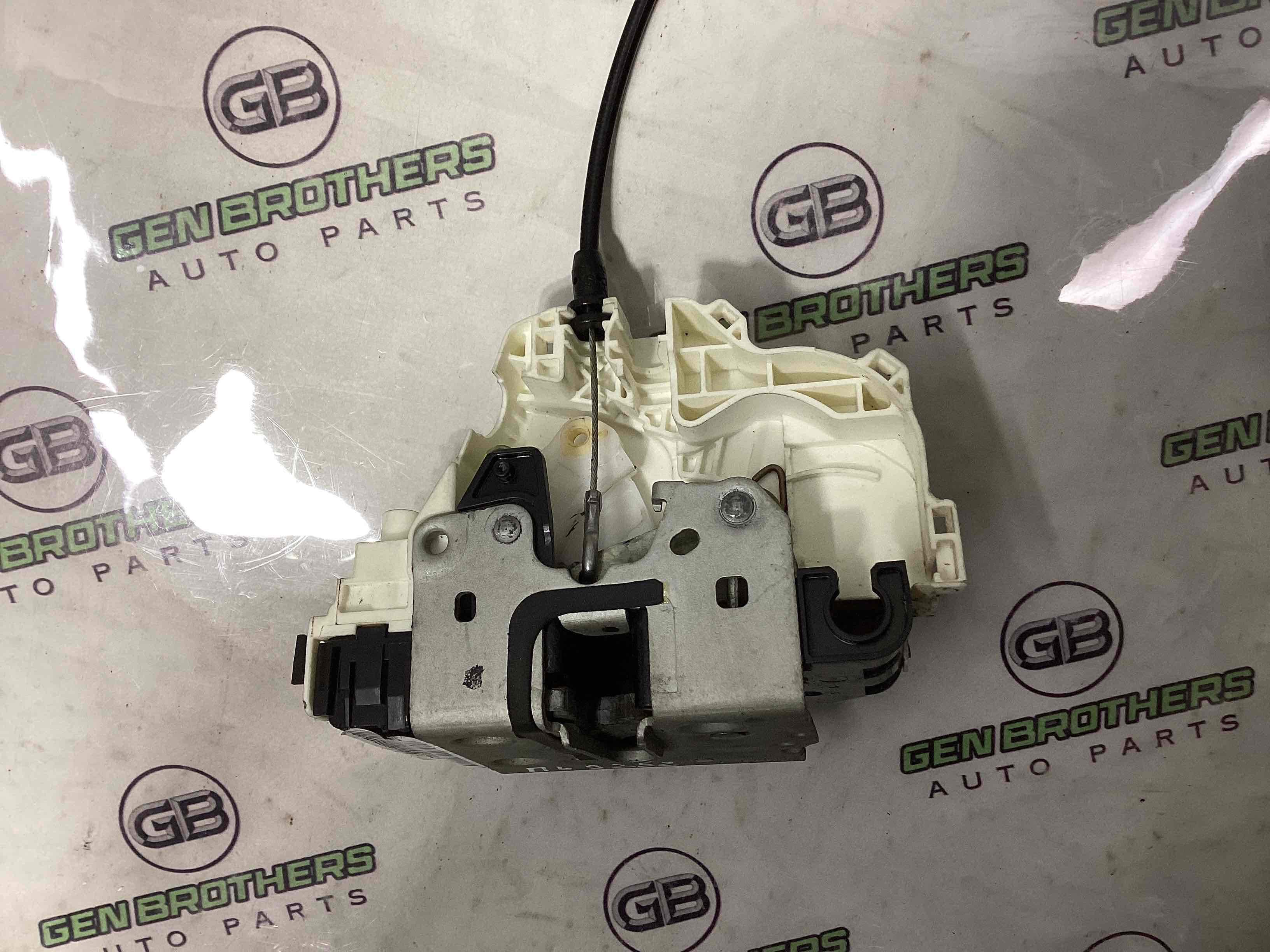 Замок дверей передньої лівої