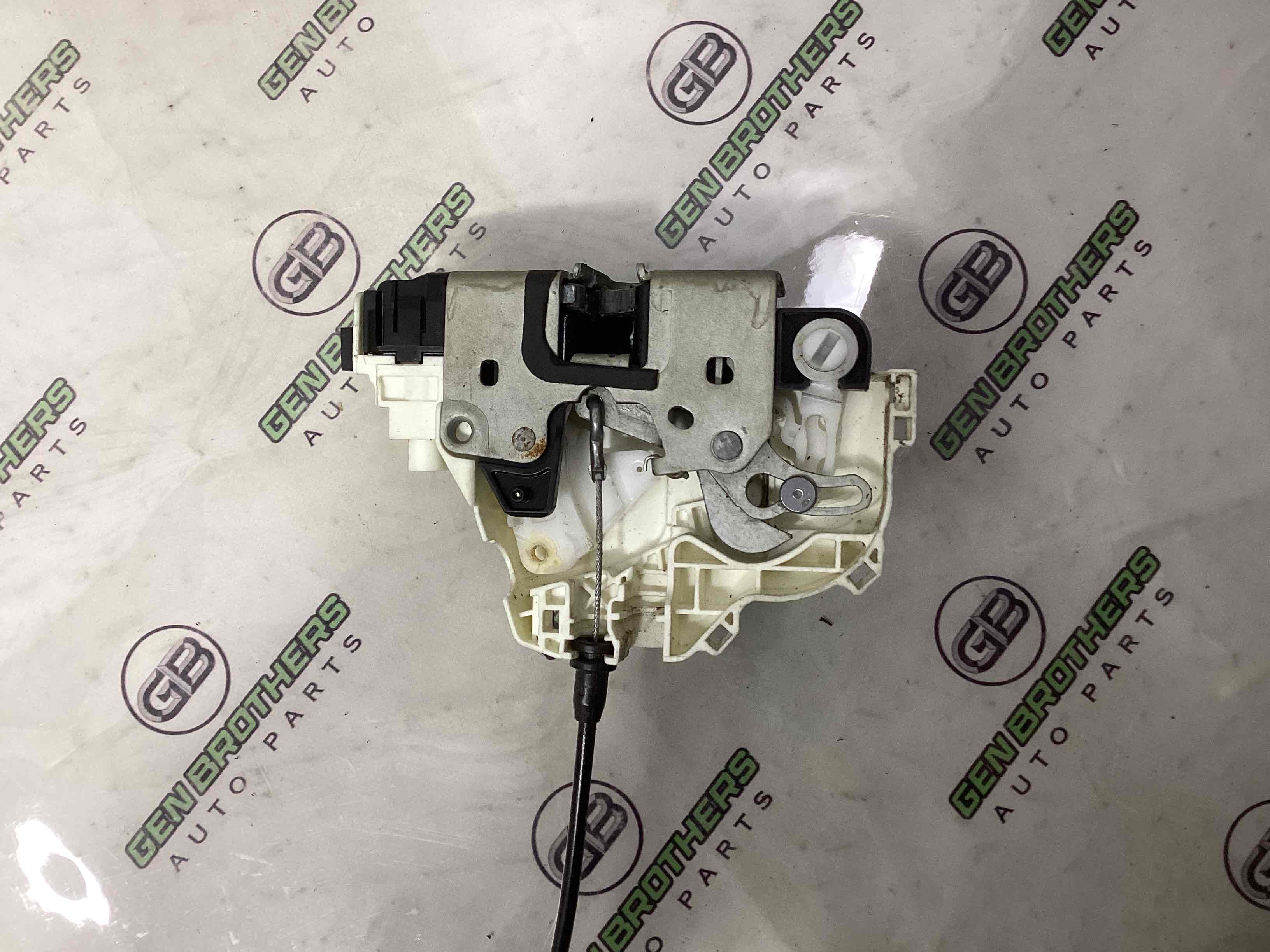 Замок дверей задньої правої