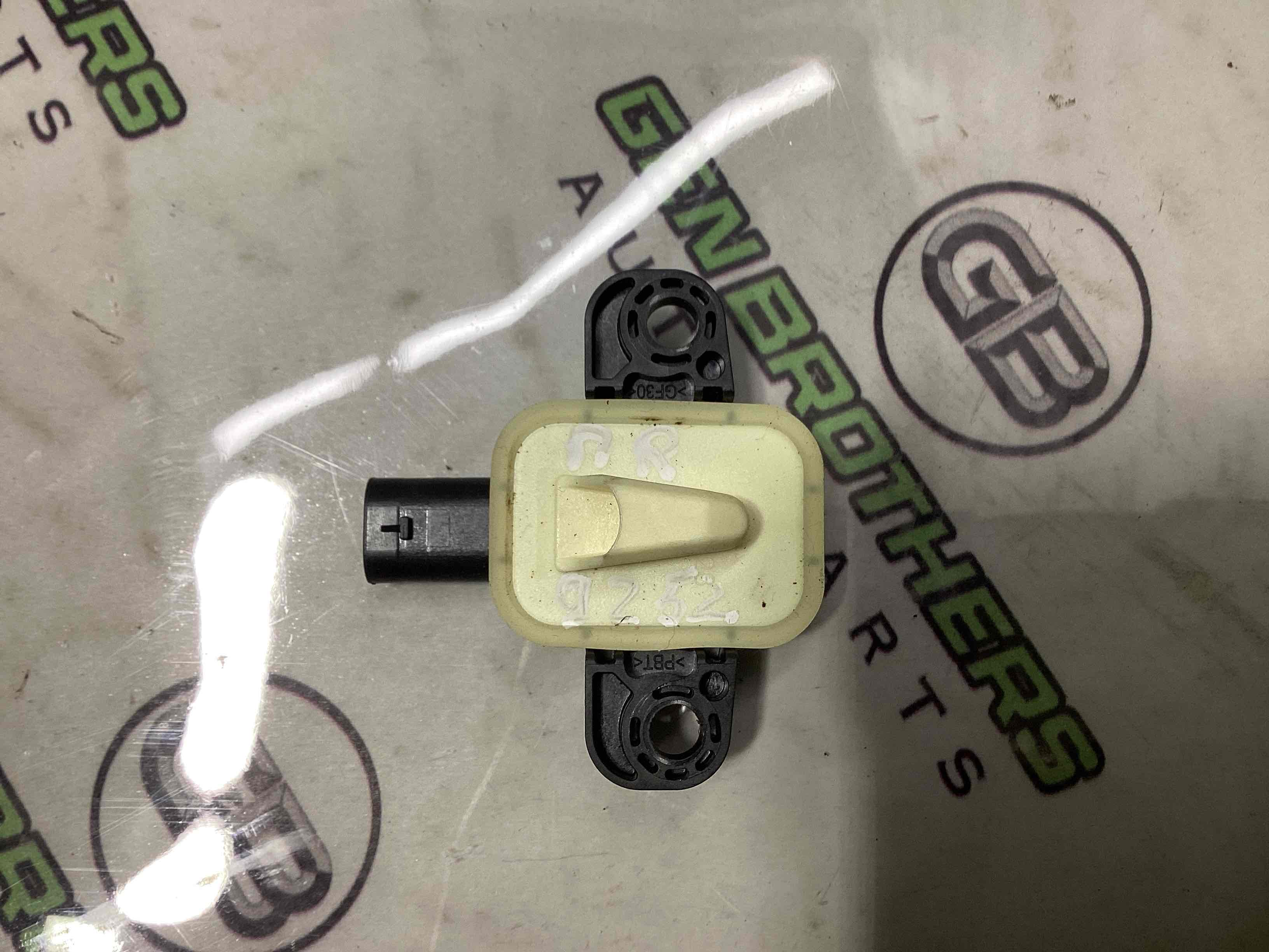 Датчик удару Airbag бічний