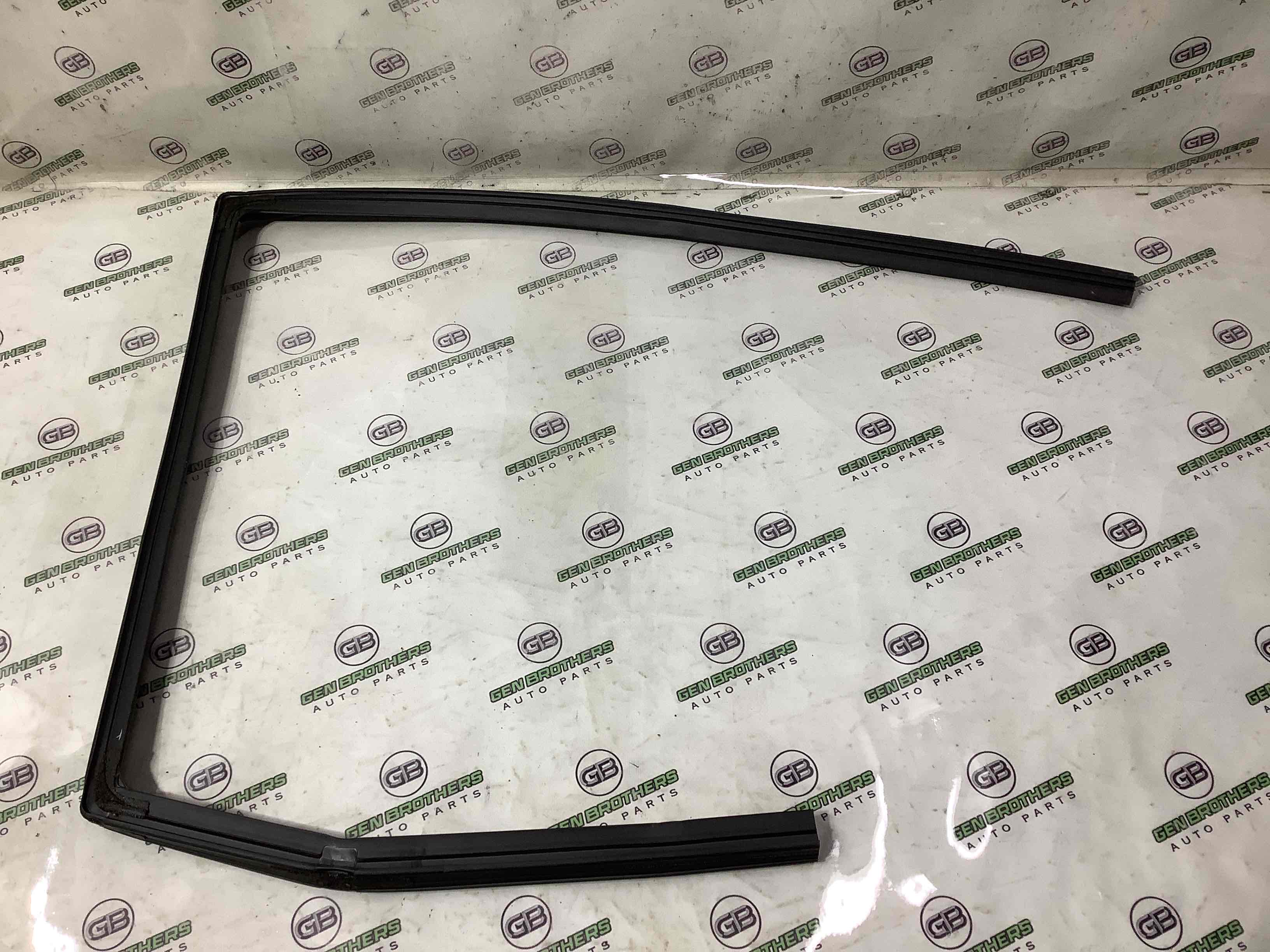 Ущільнювач скла, двері