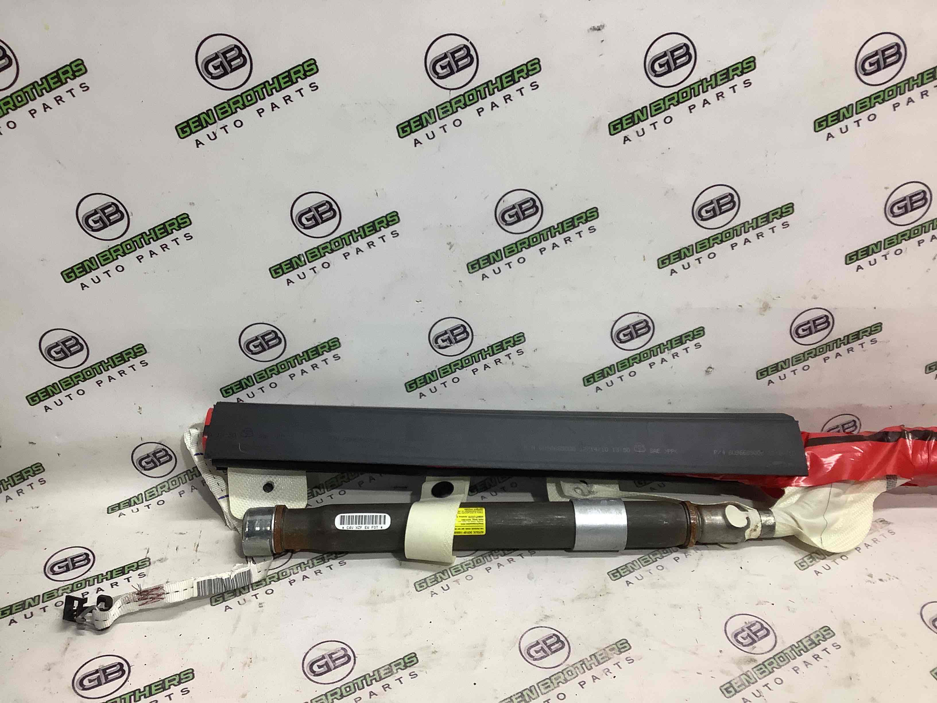 Подушка безпеки збоку шторка